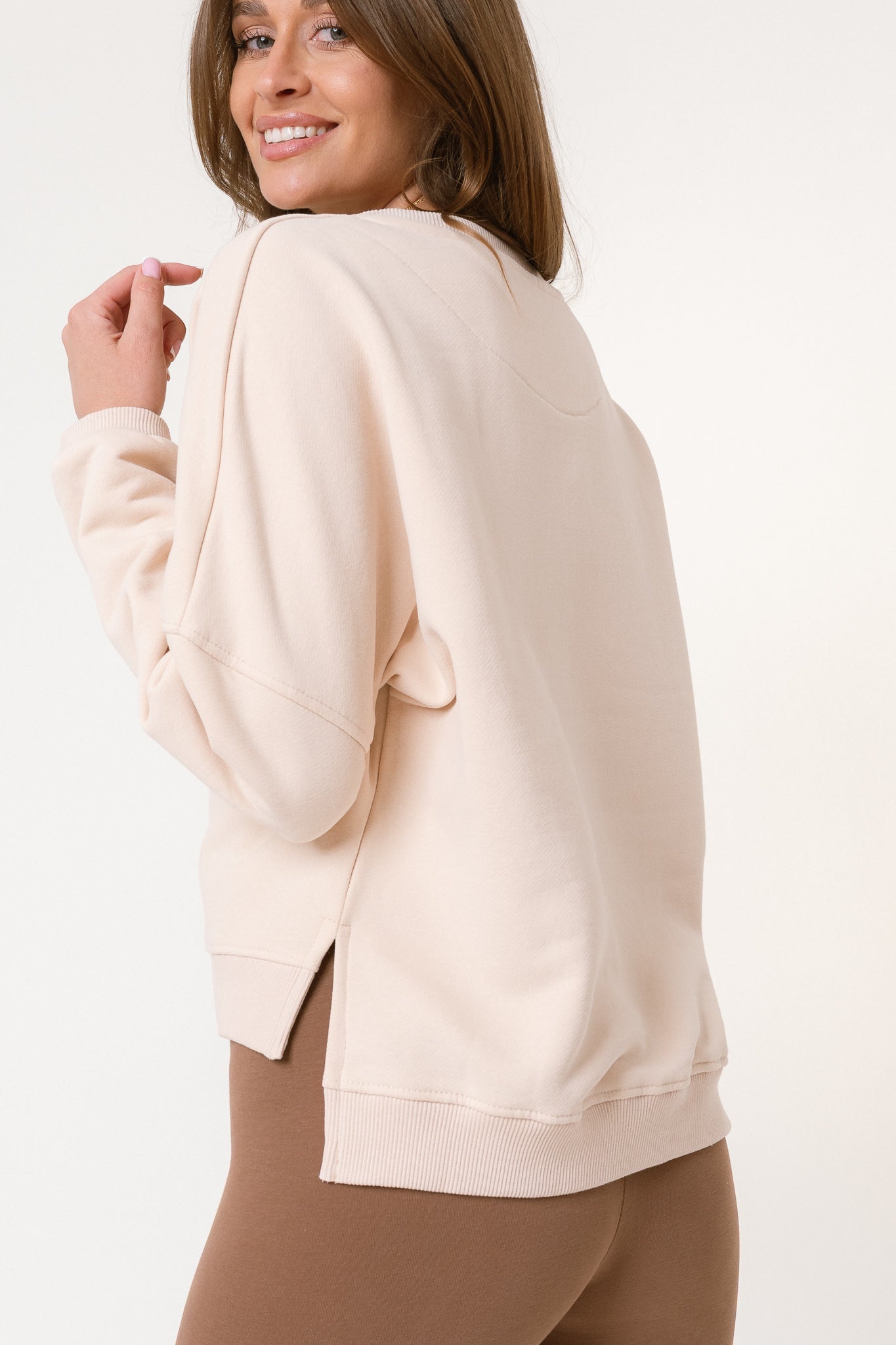 BLUZA TYPU CREWNECK JASNOBEŻOWA - COOK