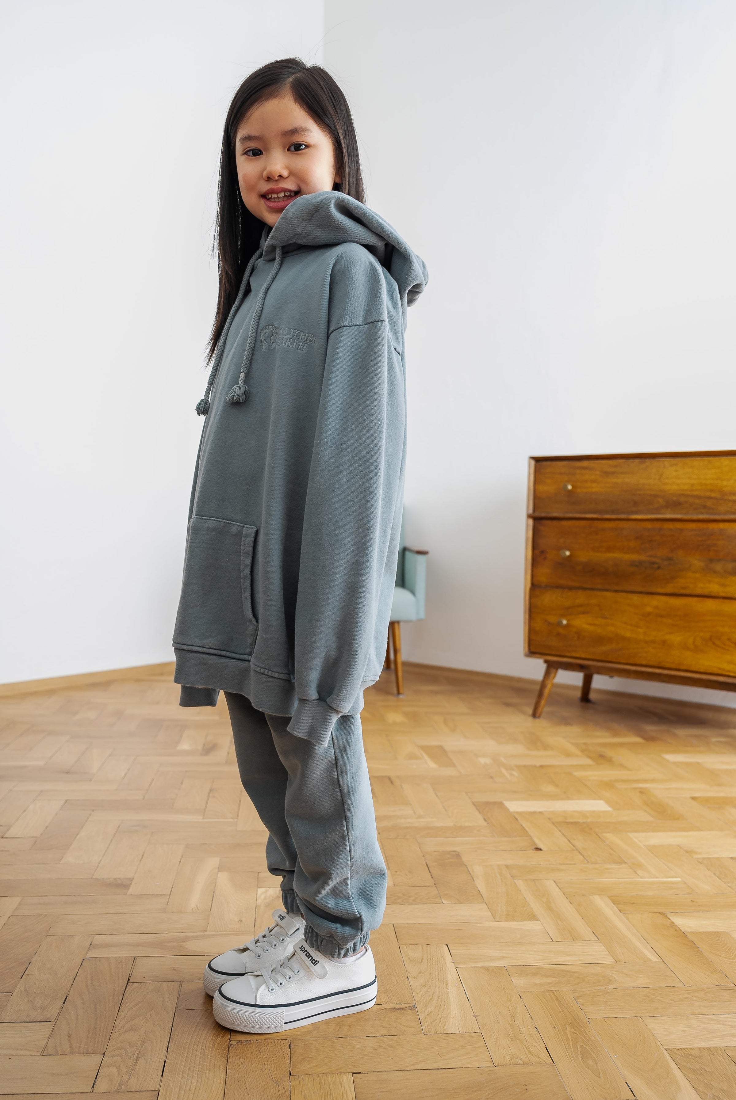 BLUZA Z KAPTUREM Z EFEKTEM WASHED SZARA - RANGIROA