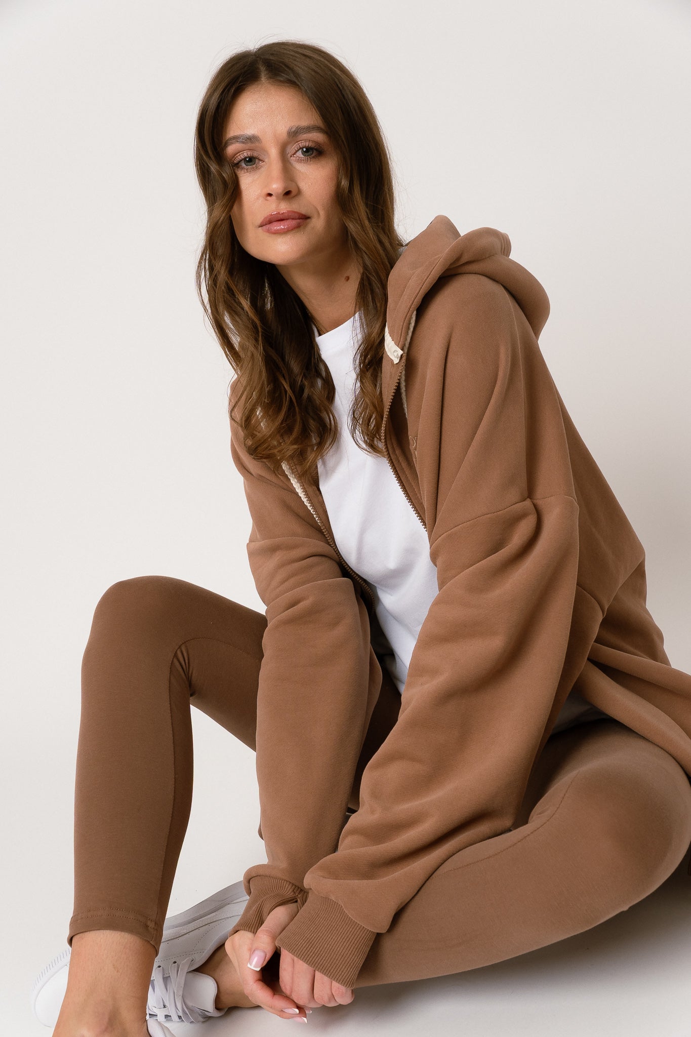 BLUZA Z KAPTUREM ROZPINANA BRĄZOWA - NIKO