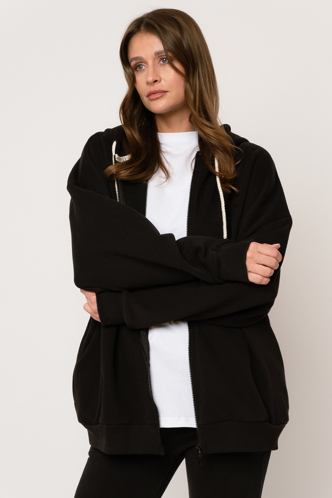 BLUZA Z KAPTUREM ROZPINANA CZARNA - NIKO