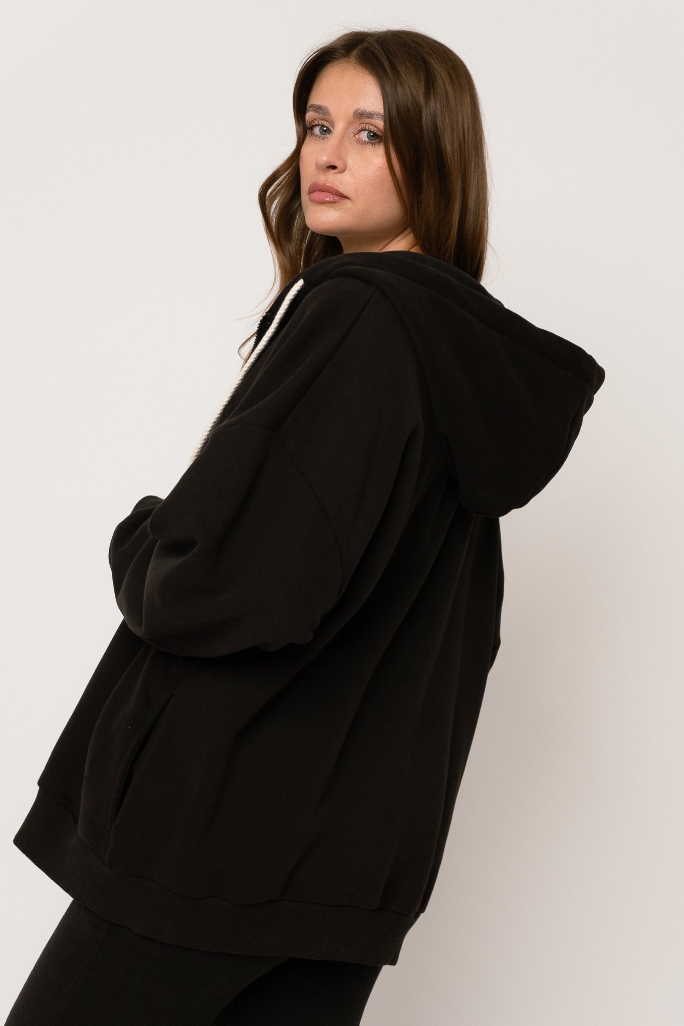 BLUZA Z KAPTUREM ROZPINANA CZARNA - NIKO