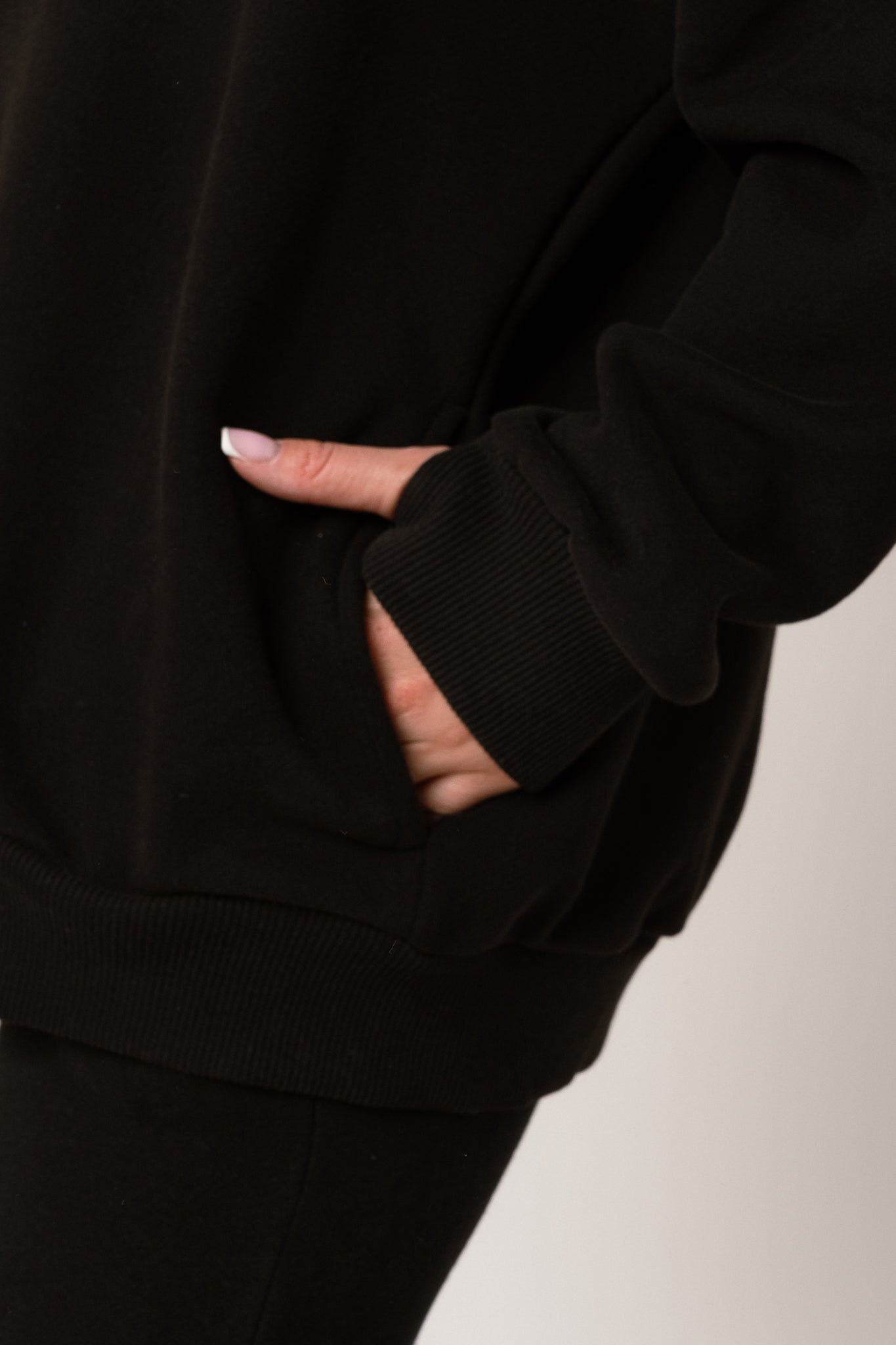 BLUZA Z KAPTUREM ROZPINANA CZARNA - NIKO