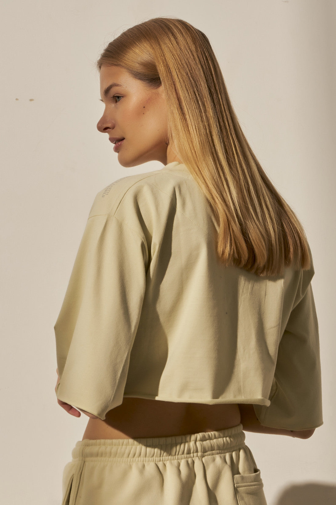 CROP TOP SUROWO WYKOŃCZONY LIMONKOWY - CURACAO