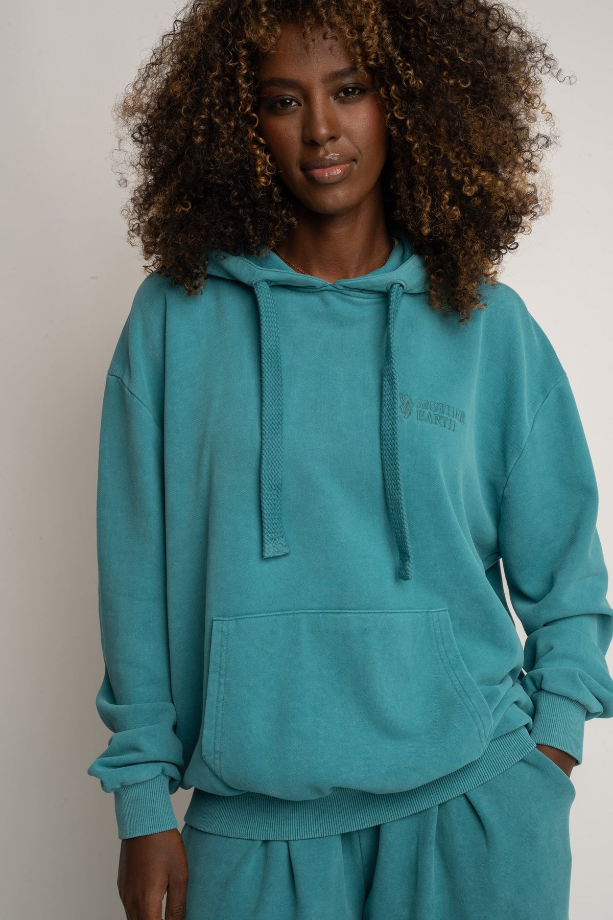 BLUZA Z KAPTUREM Z EFEKTEM WASHED  TURKUSOWA - LAPLAND