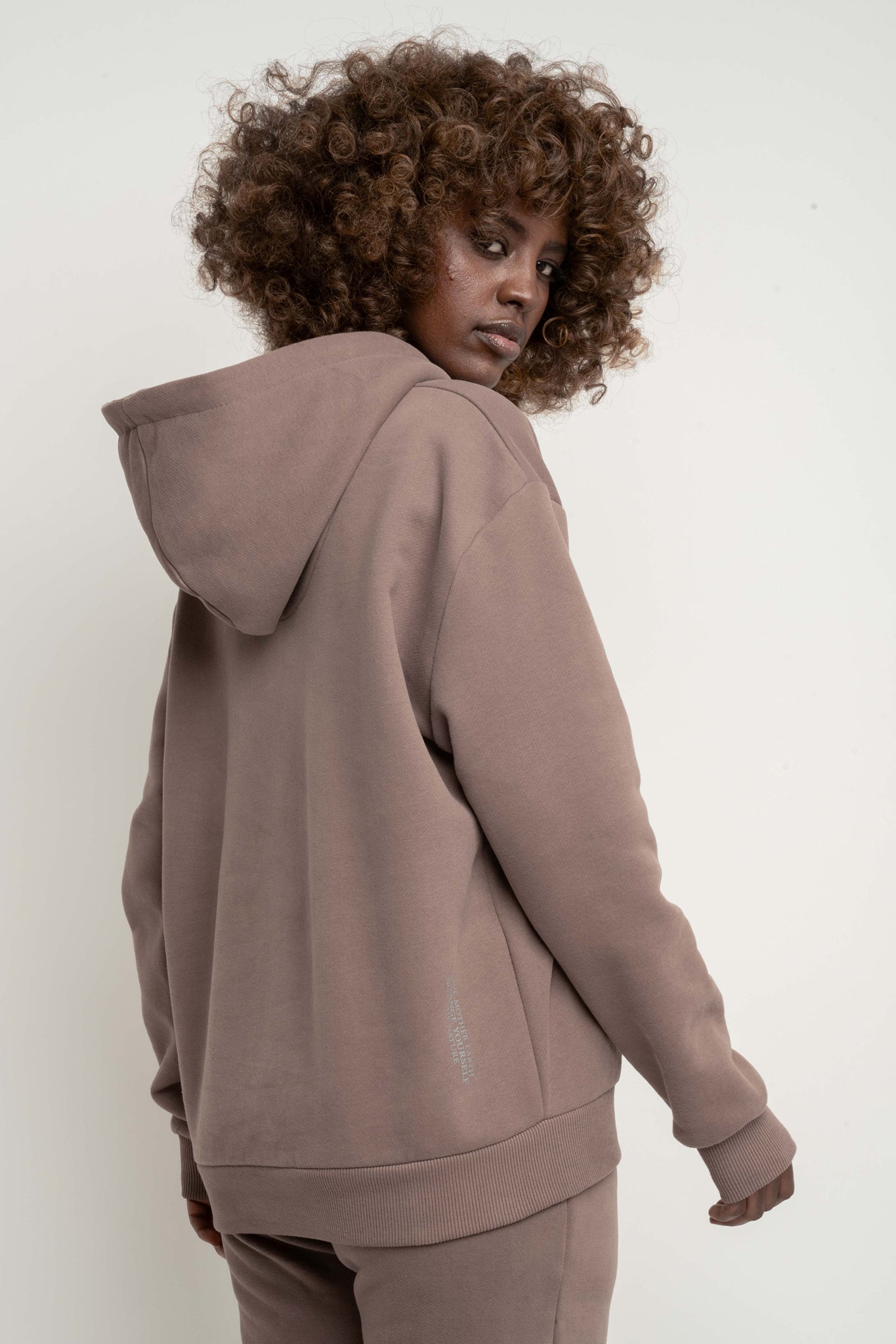 BLUZA Z KAPTUREM CAPPUCCINO - MOHELI