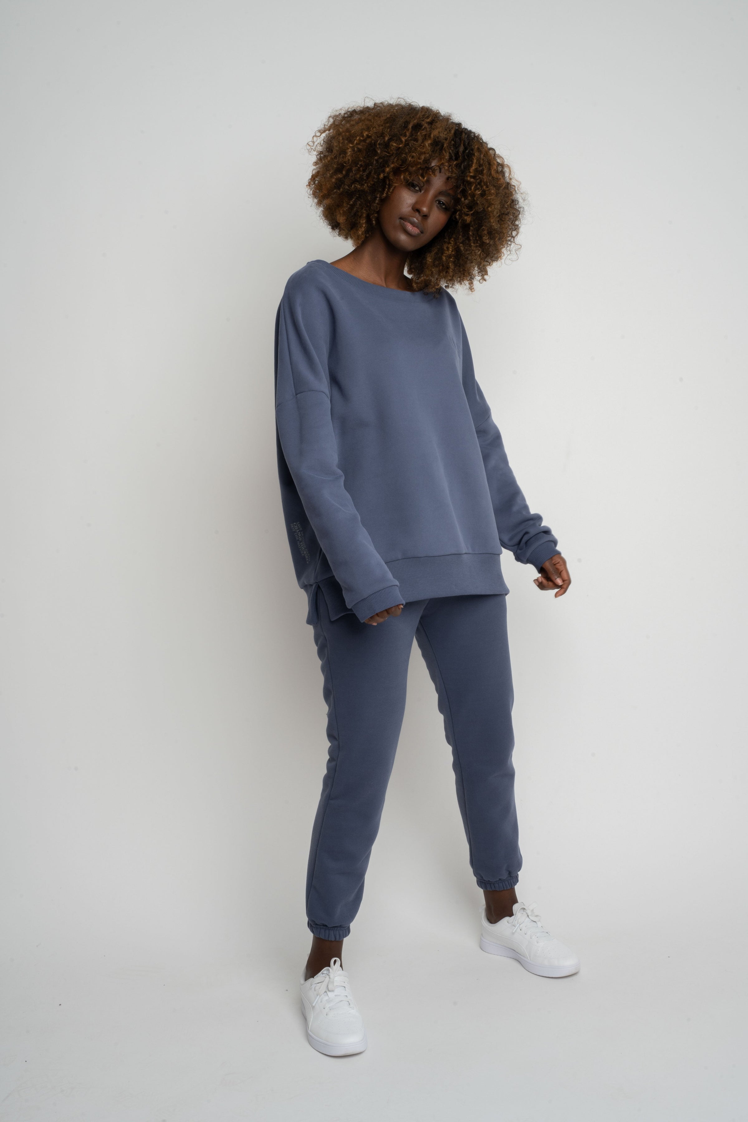 BLUZA OVERSIZE Z SZEROKIM DEKOLTEM 2nd DROP GRANATOWA - MULL