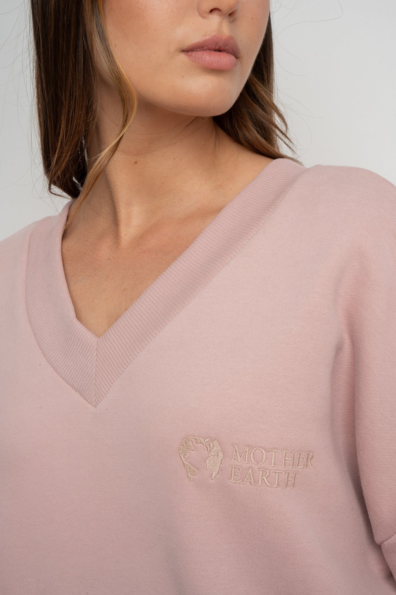 BLUZA Z DEKOLTEM OVERSIZE JASNORÓŻOWA - BISCOE