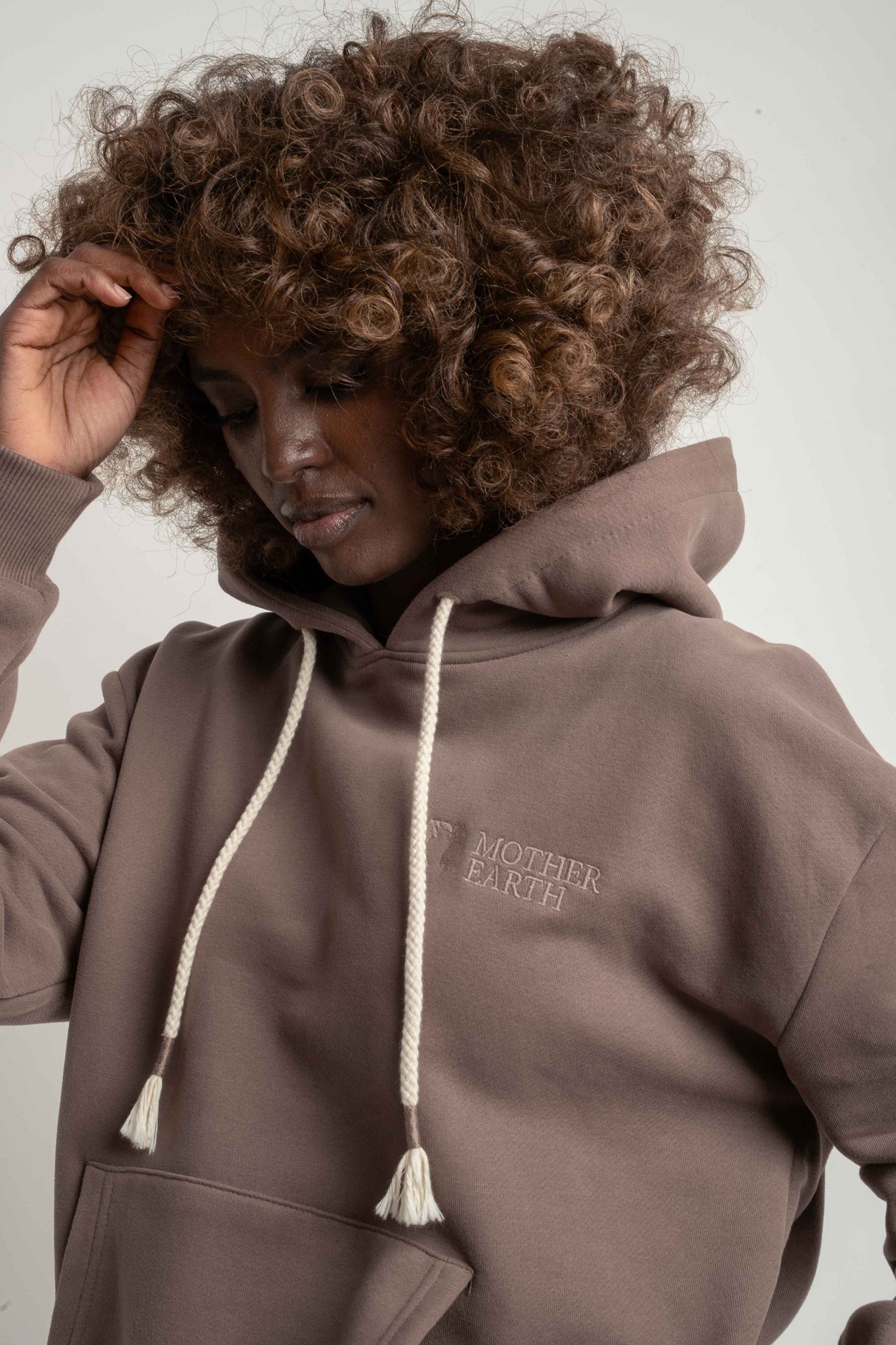 BLUZA Z KAPTUREM CAPPUCCINO - MOHELI