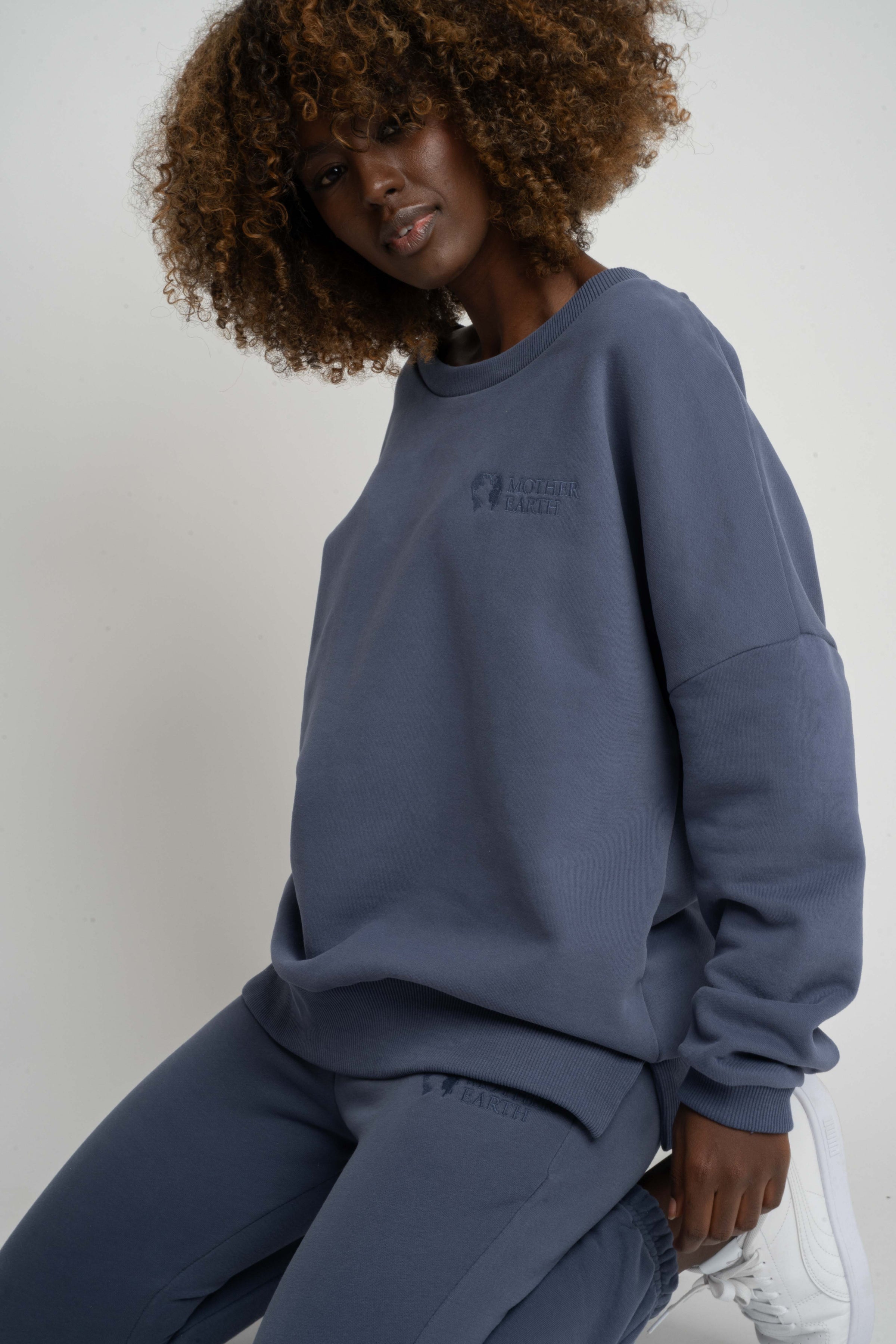 BLUZA OVERSIZE Z SZEROKIM DEKOLTEM 2nd DROP GRANATOWA - MULL