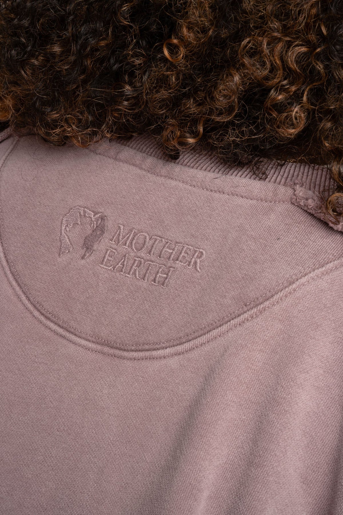 BLUZA CREWNECK Z EFEKTEM WASHED WRZOSOWA - DALARNA
