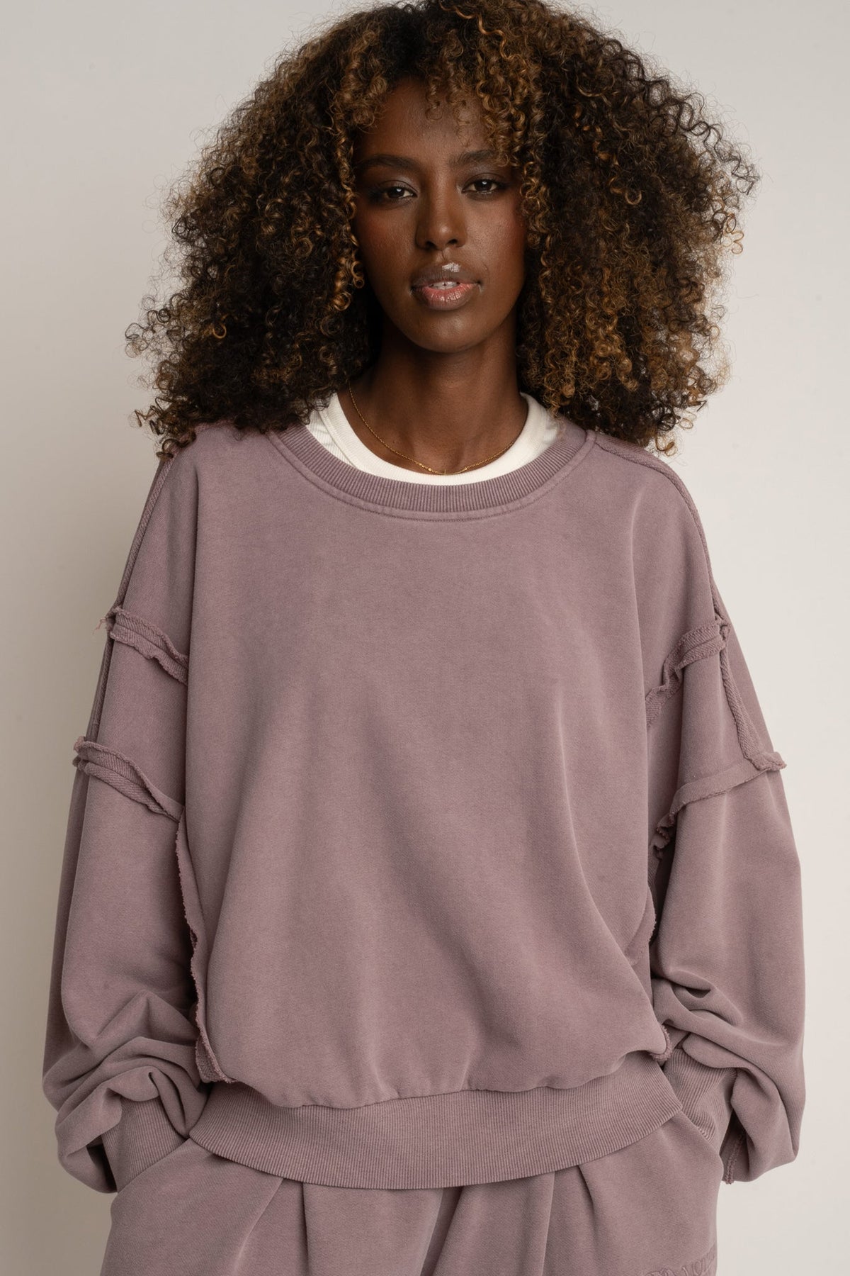 BLUZA CREWNECK Z EFEKTEM WASHED WRZOSOWA - DALARNA