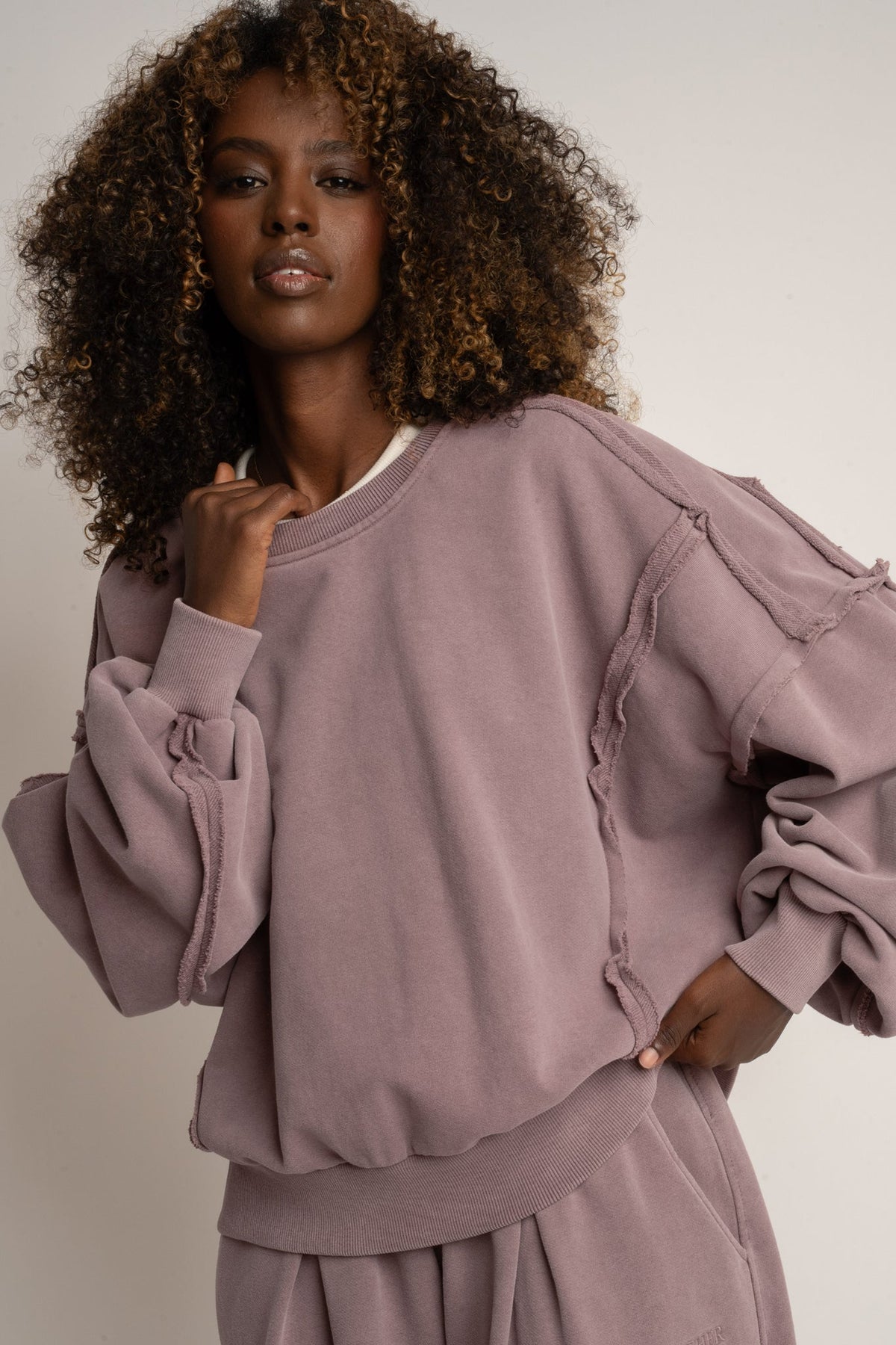 BLUZA CREWNECK Z EFEKTEM WASHED WRZOSOWA - DALARNA