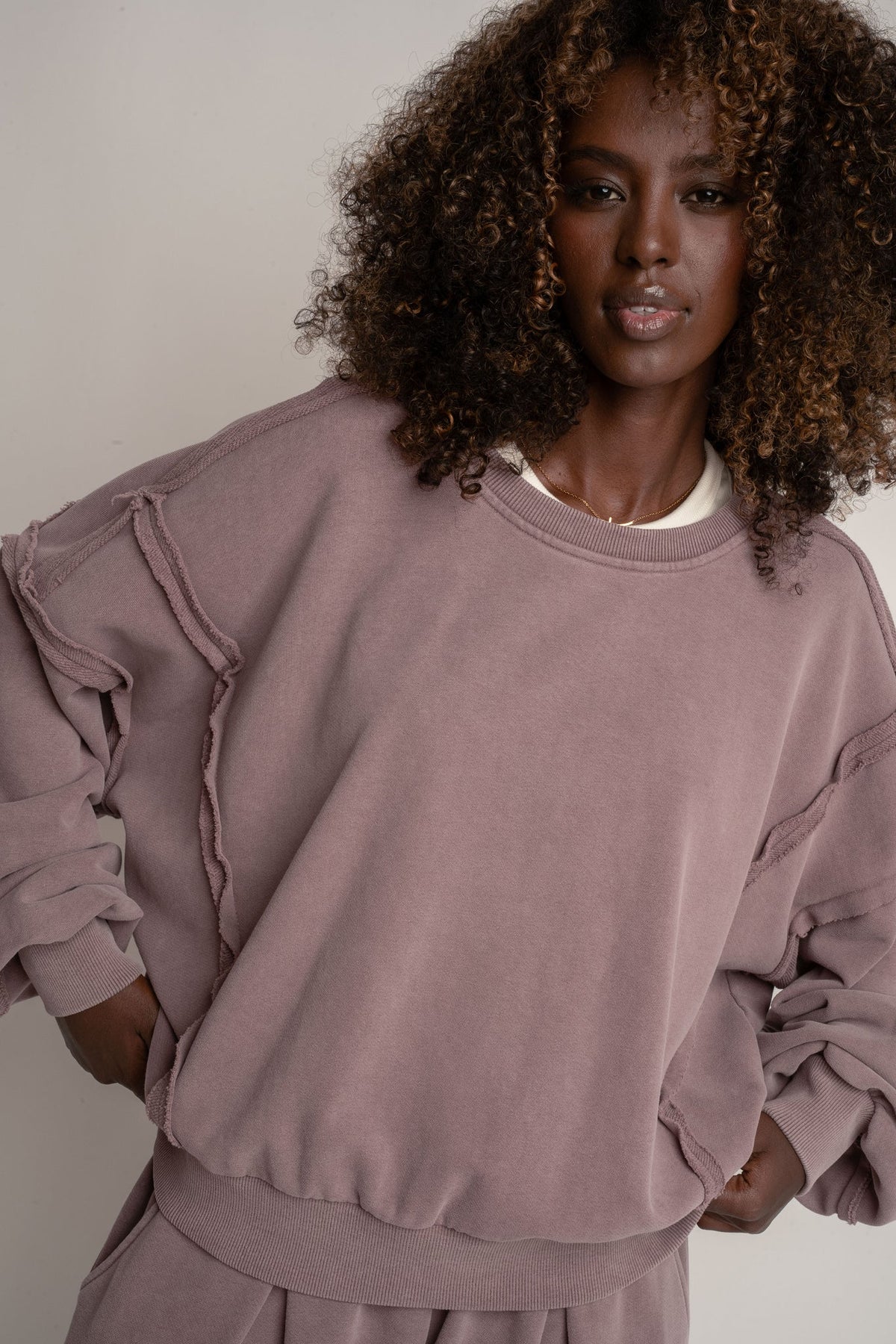 BLUZA CREWNECK Z EFEKTEM WASHED WRZOSOWA - DALARNA