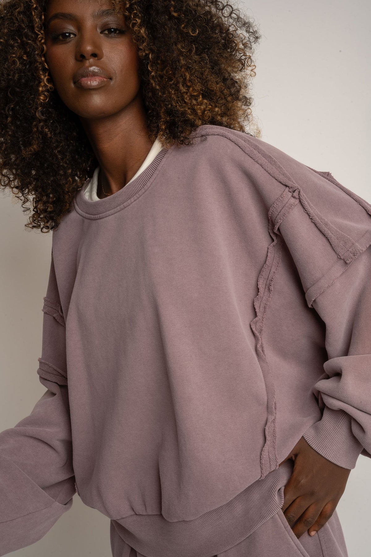 BLUZA CREWNECK Z EFEKTEM WASHED WRZOSOWA - DALARNA