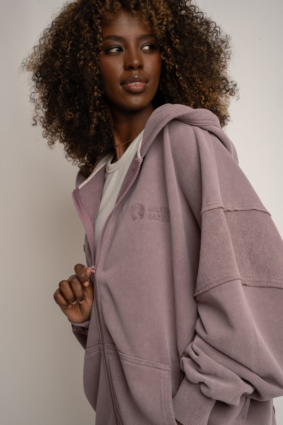 BLUZA OVERSIZE Z KAPTUREM Z EFEKTEM WASHED WRZOSOWA - TRONDHEIM
