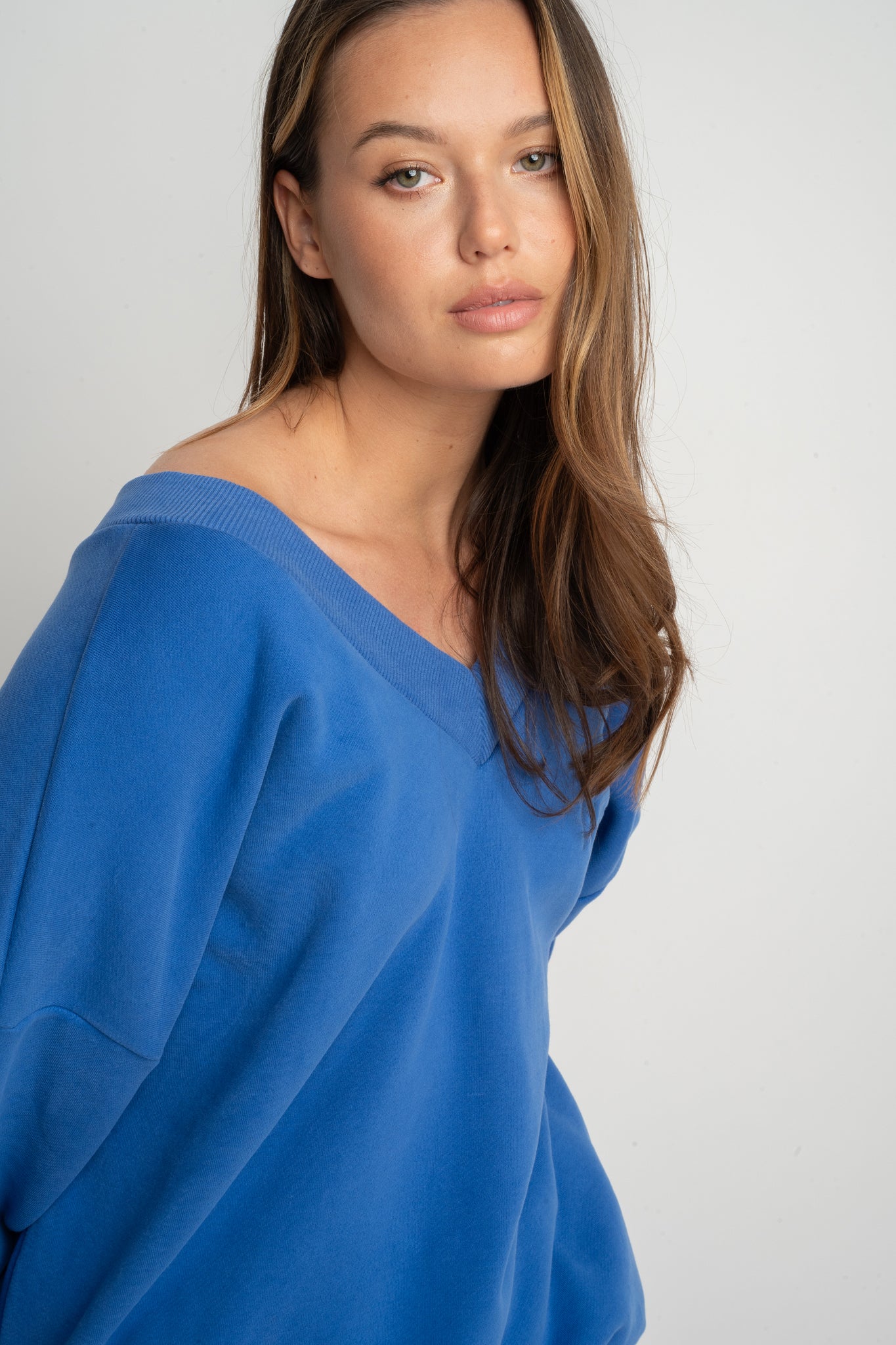 BLUZA Z DEKOLTEM OVERSIZE CHABROWA - BISCOE