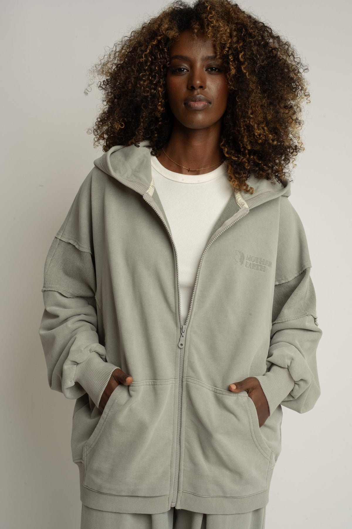 BLUZA OVERSIZE Z KAPTUREM Z EFEKTEM WASHED OLIWKOWA - TRONDHEIM