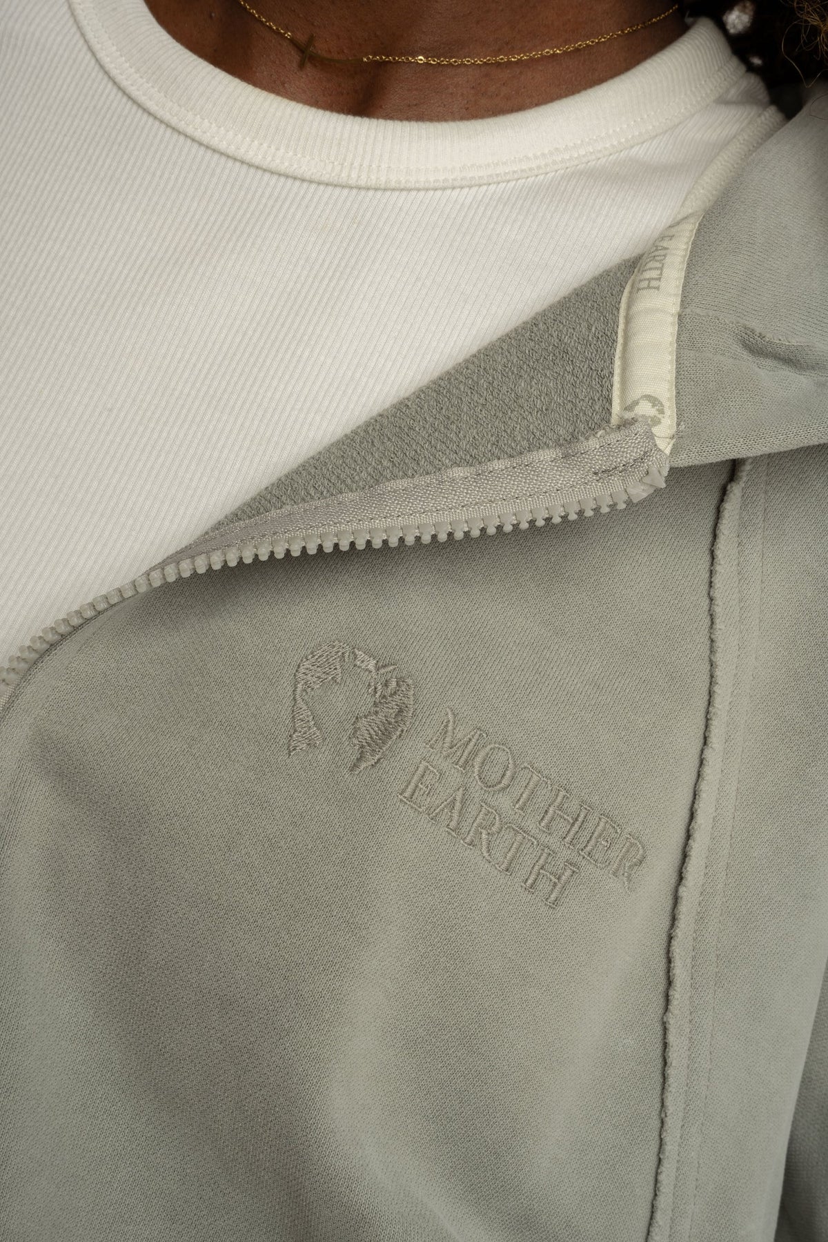 WASHED-EFFECT ZIP-UP HOODIE OLIVE - NARVIK