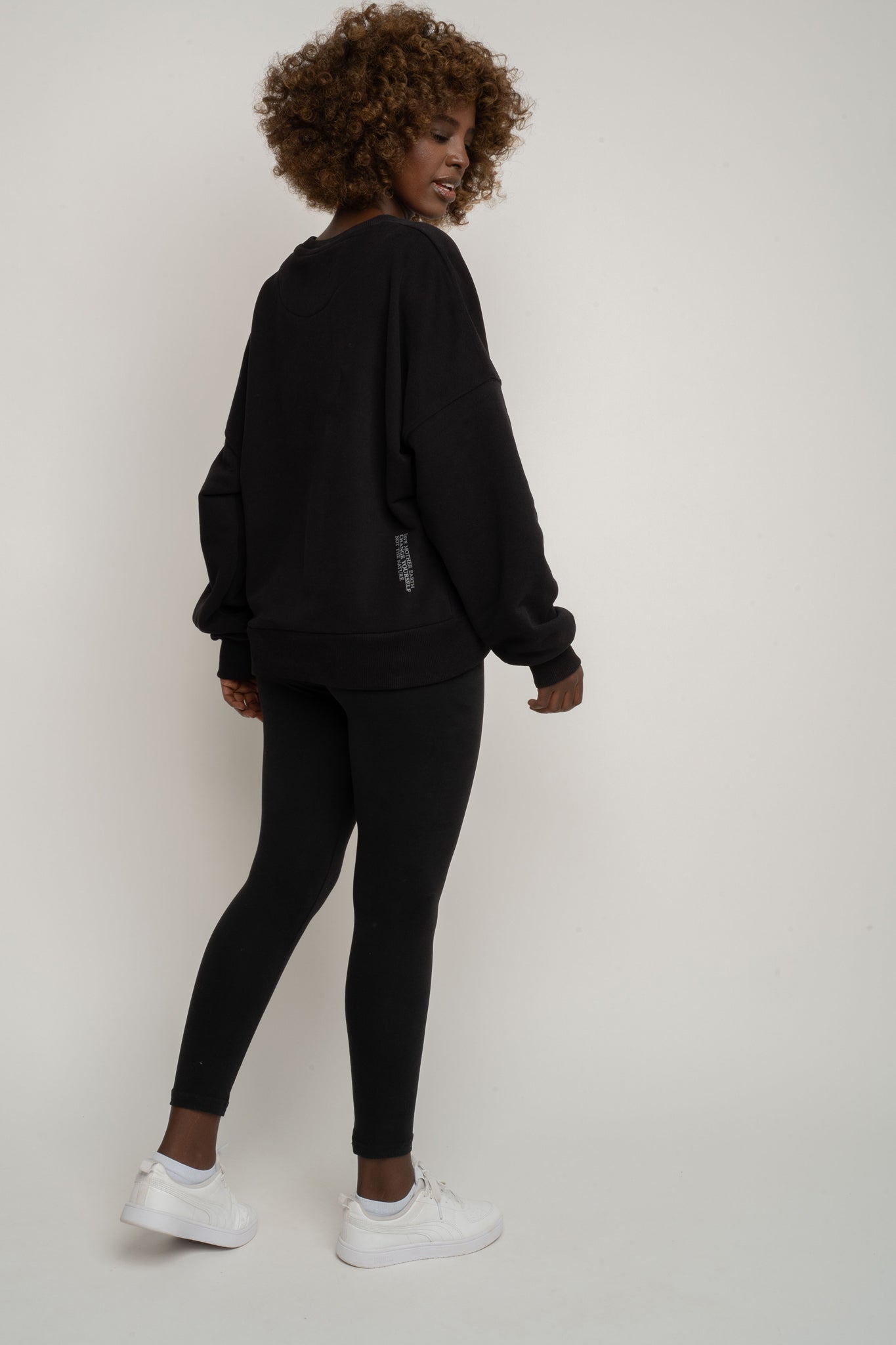 BLUZA TYPU CREWNECK CZARNA - OZARK