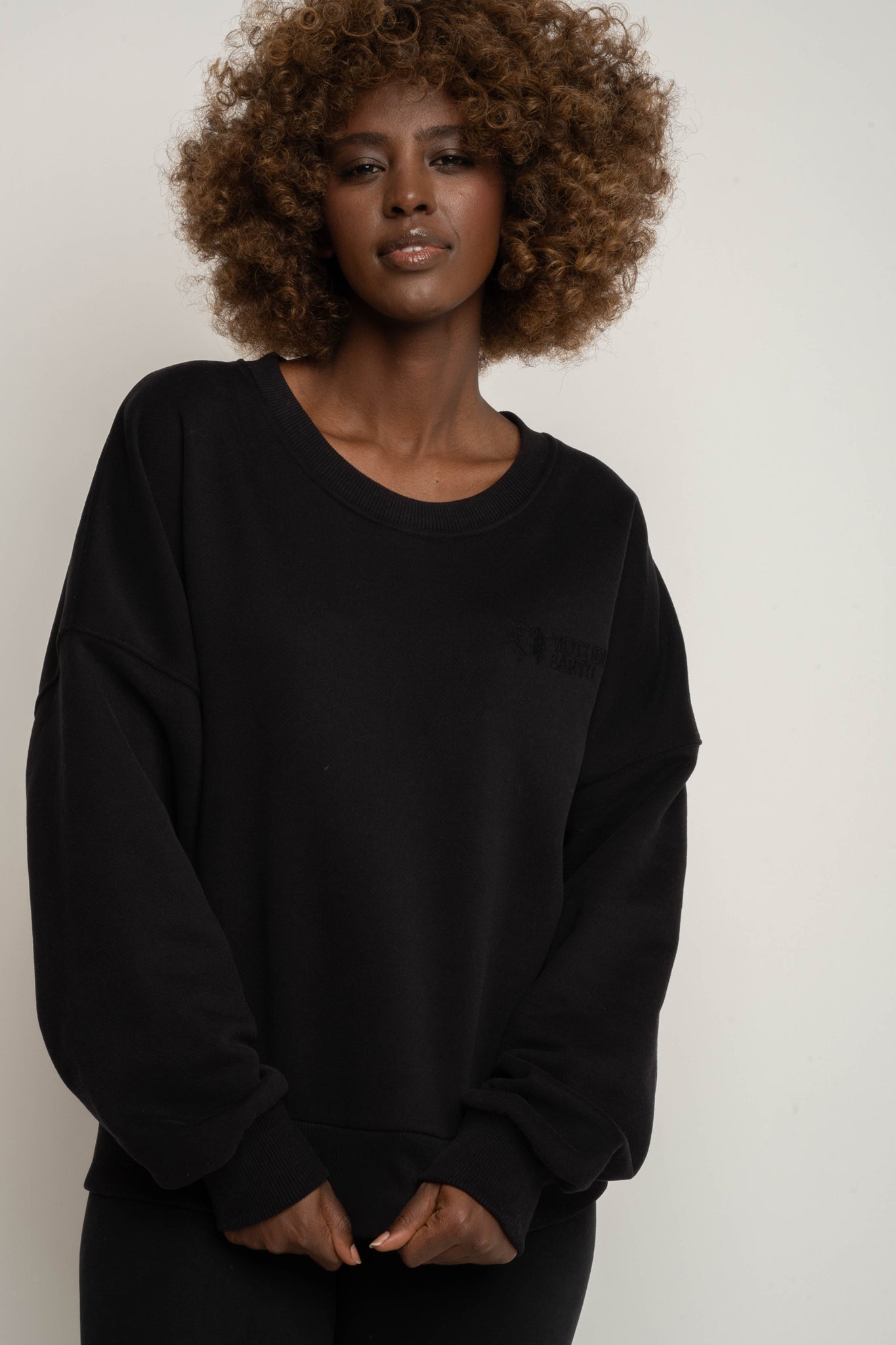 BLUZA TYPU CREWNECK CZARNA - OZARK