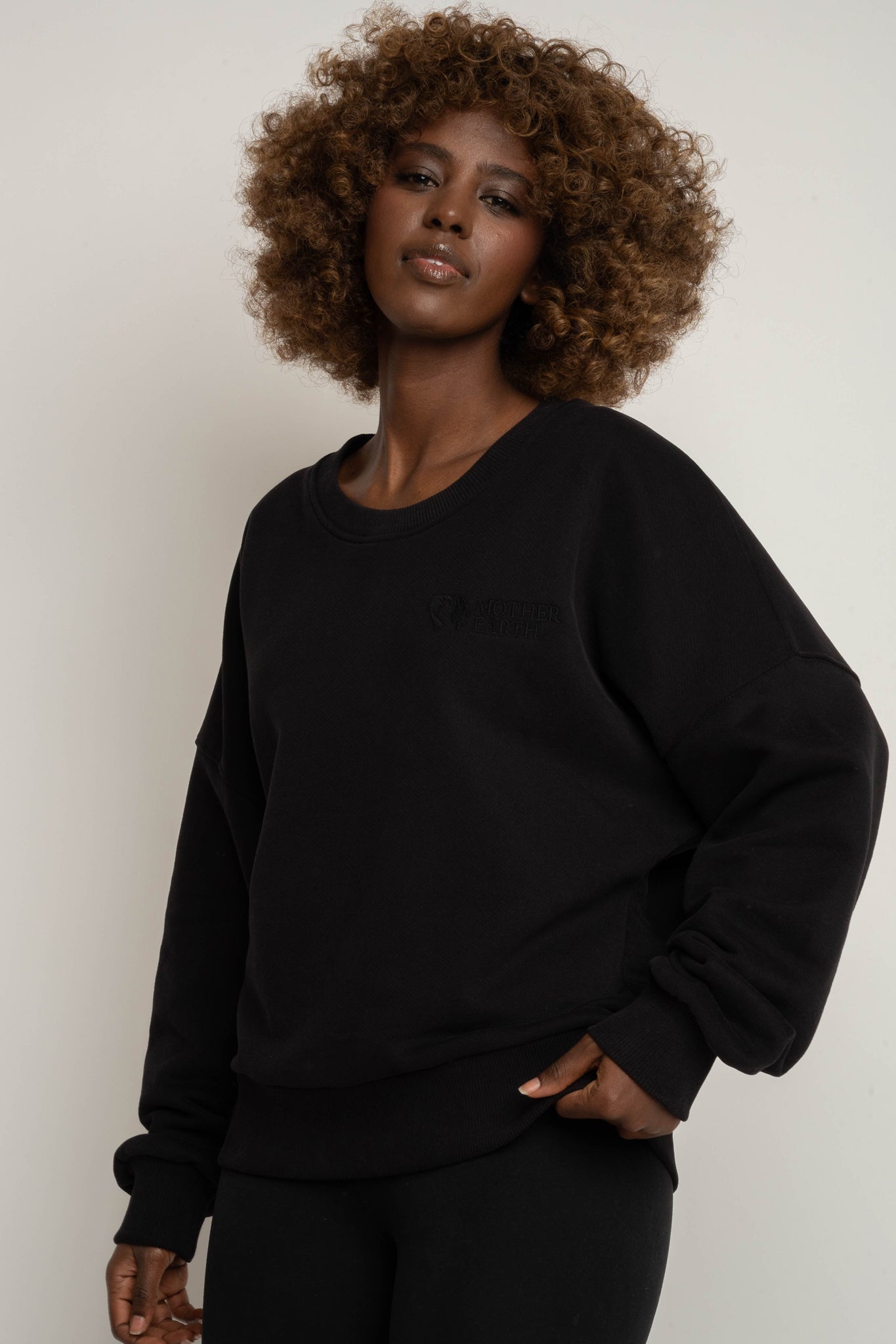 BLUZA TYPU CREWNECK CZARNA - OZARK