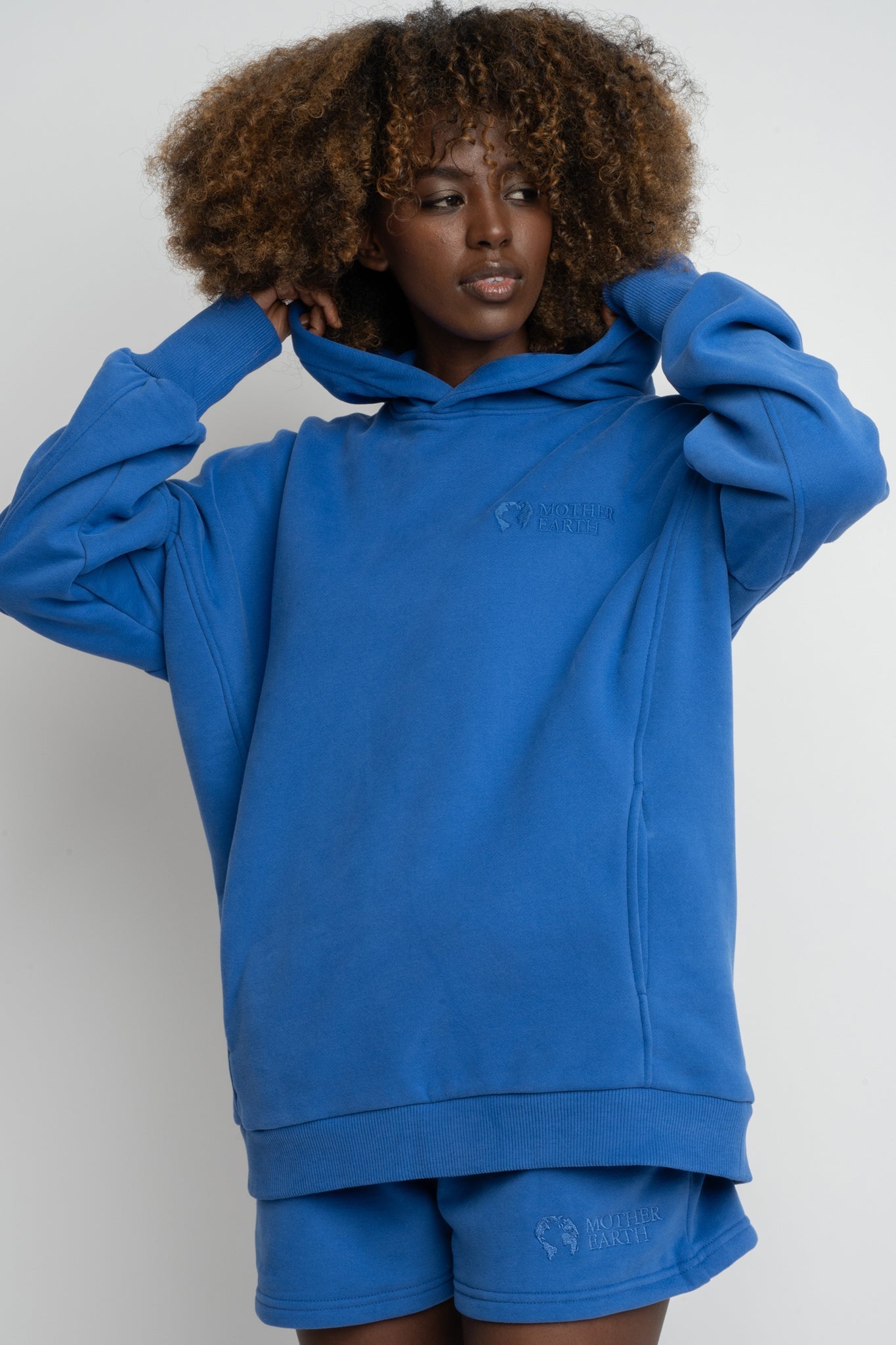 BLUZA OVERSIZE Z KAPTUREM CHABROWA - EGERIA