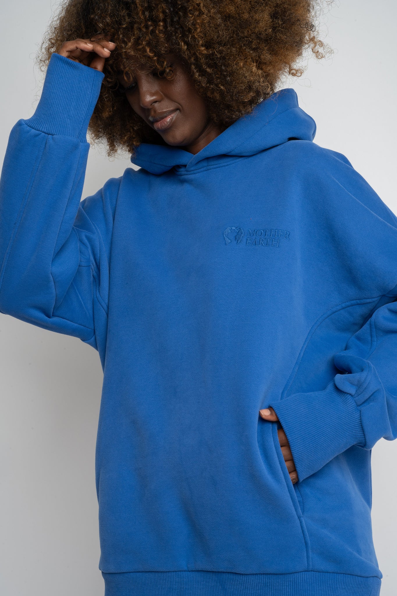 BLUZA OVERSIZE Z KAPTUREM CHABROWA - EGERIA