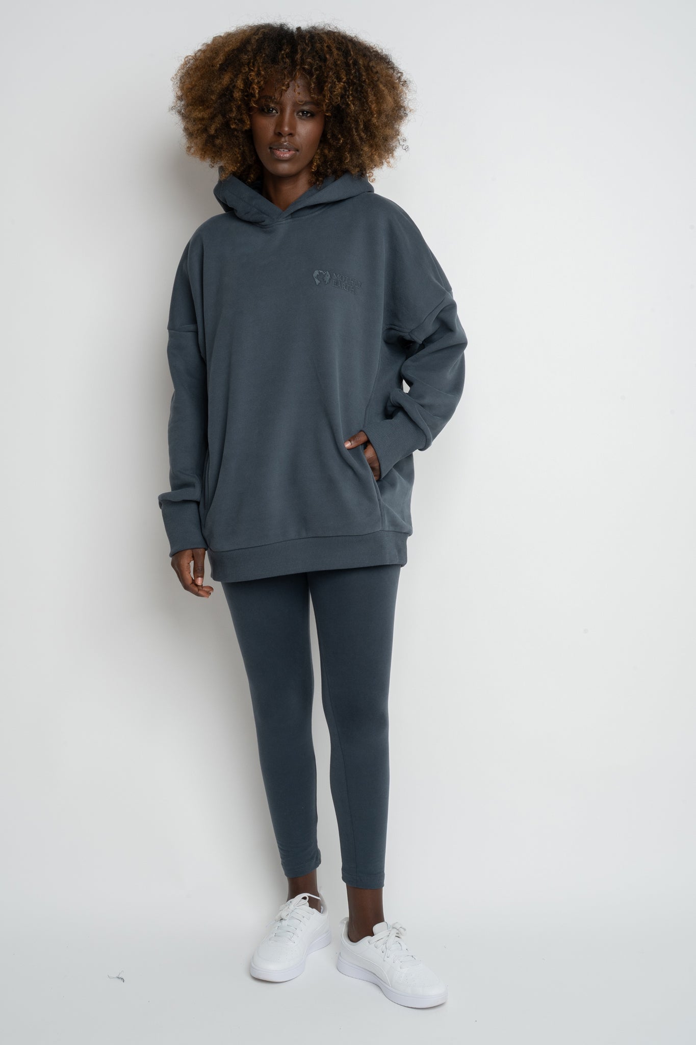 BLUZA OVERSIZE Z KAPTUREM GRAFITOWA- EGERIA