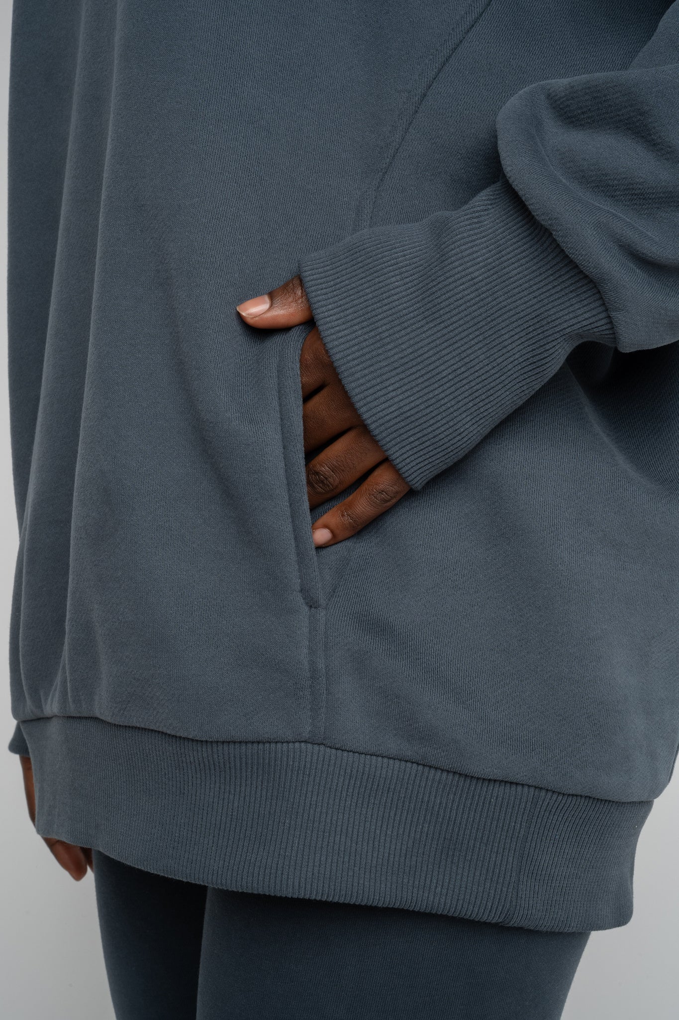 BLUZA OVERSIZE Z KAPTUREM GRAFITOWA- EGERIA