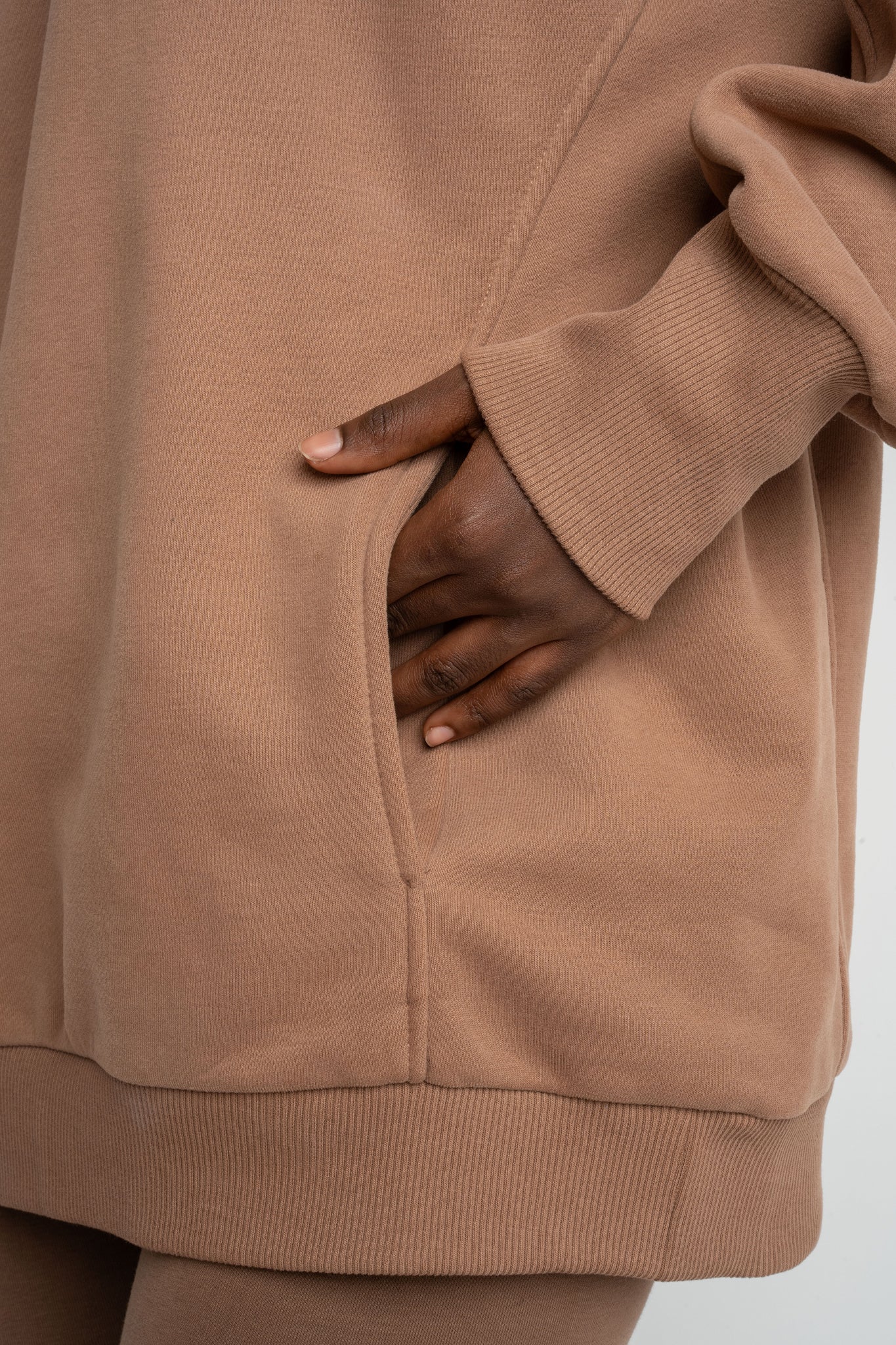 BLUZA OVERSIZE Z KAPTUREM BRĄZOWA- EGERIA