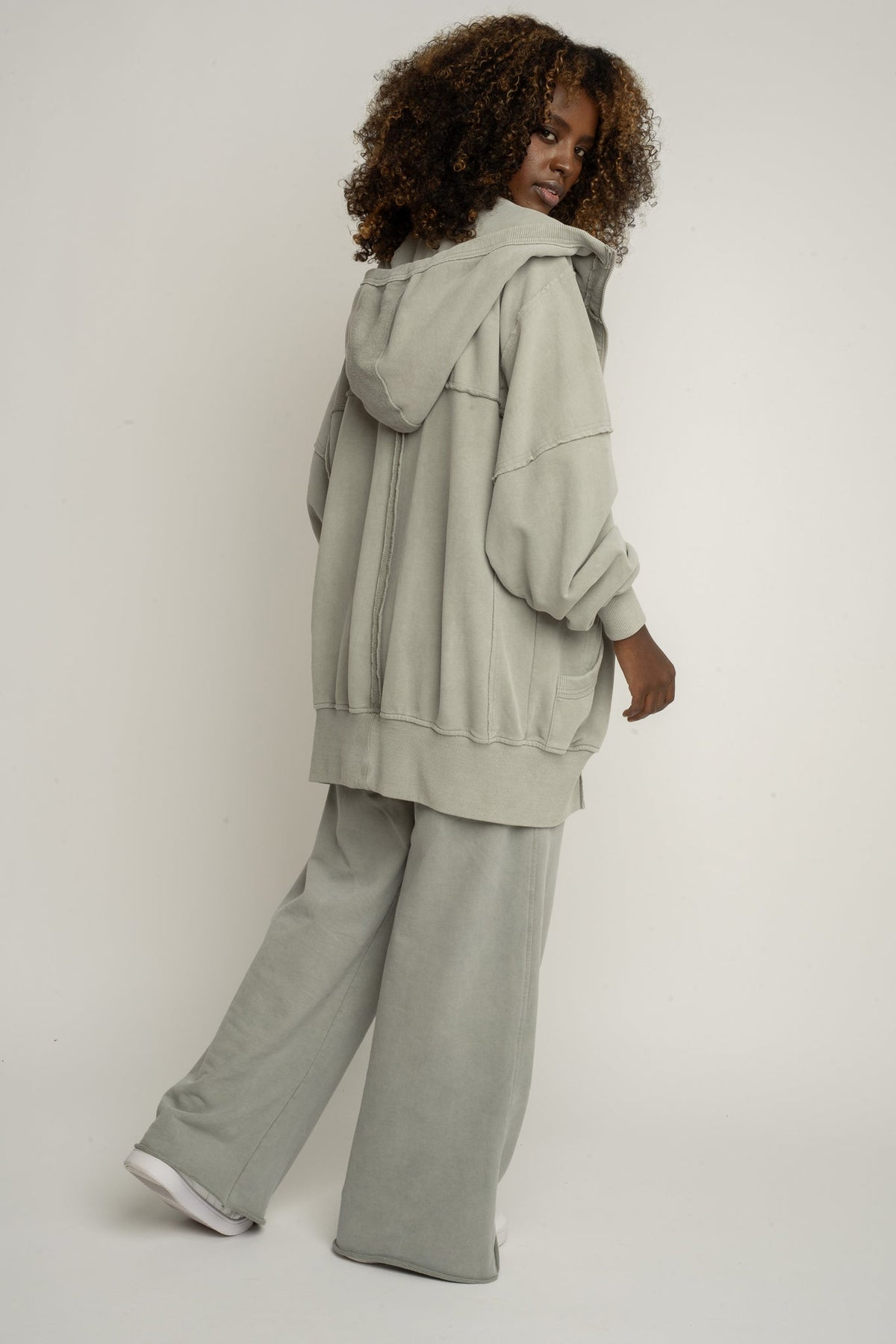 LONG WOMEN'S ZIPPED HOODIE WITH WASHED EFFECT OLIVE - SENJA