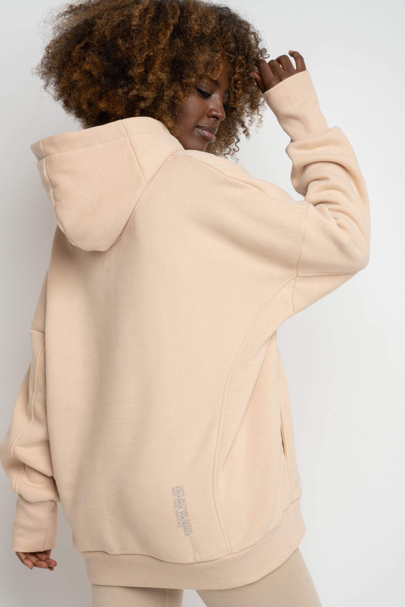 BLUZA OVERSIZE Z KAPTUREM BEŻOWA - EGERIA