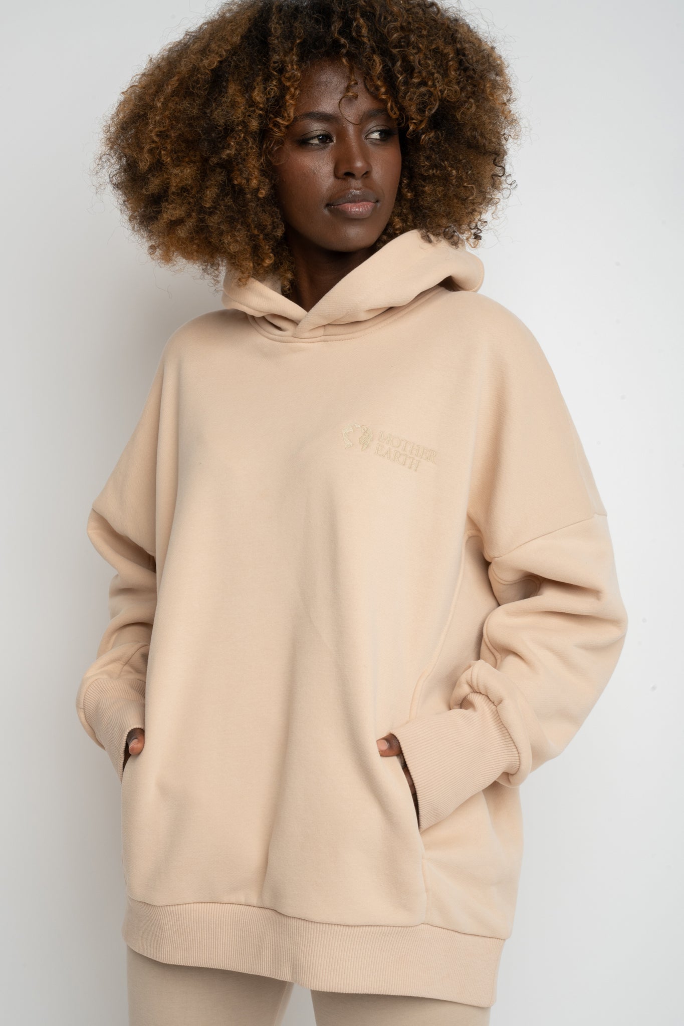 BLUZA OVERSIZE Z KAPTUREM BEŻOWA - EGERIA