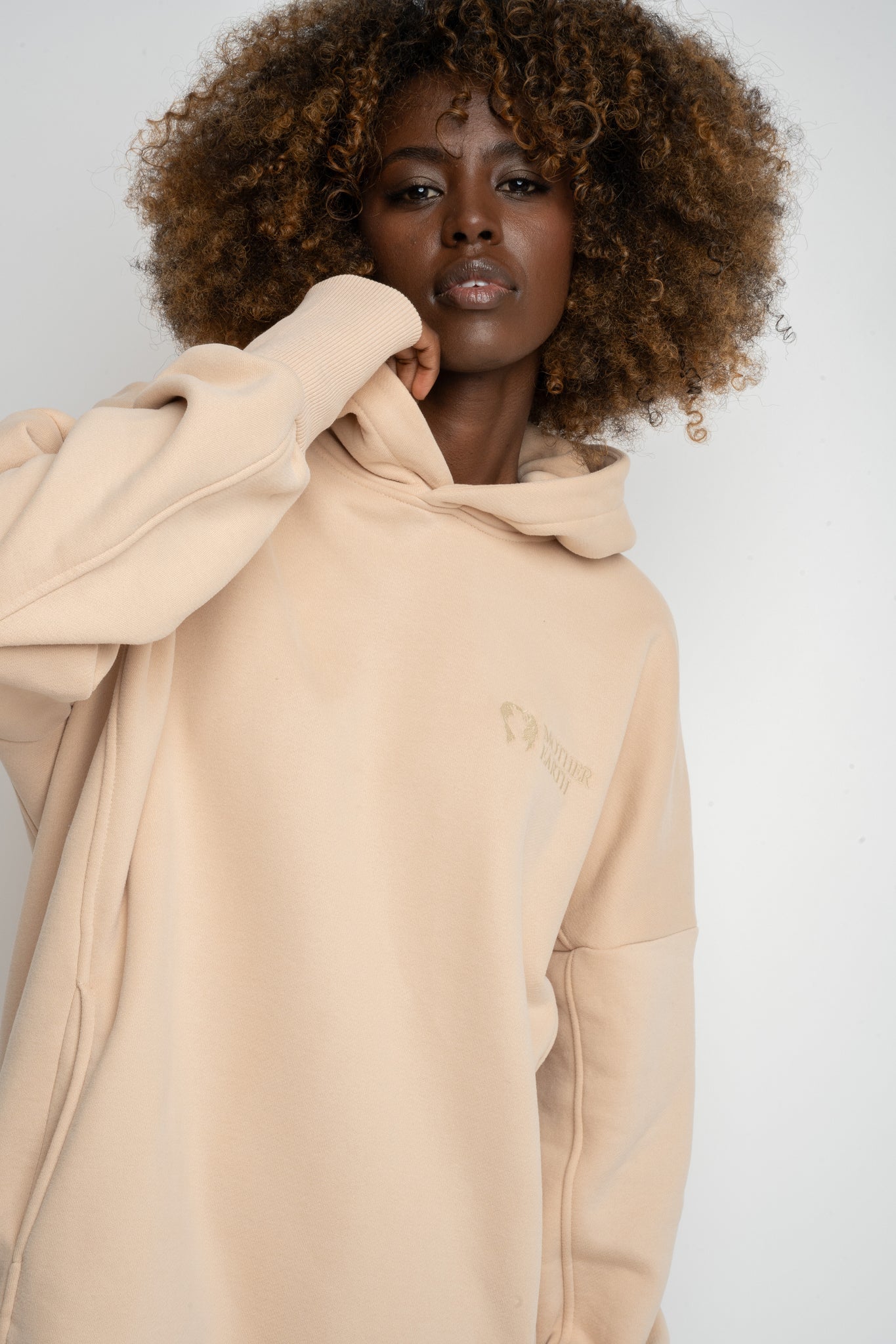 BLUZA OVERSIZE Z KAPTUREM BEŻOWA - EGERIA