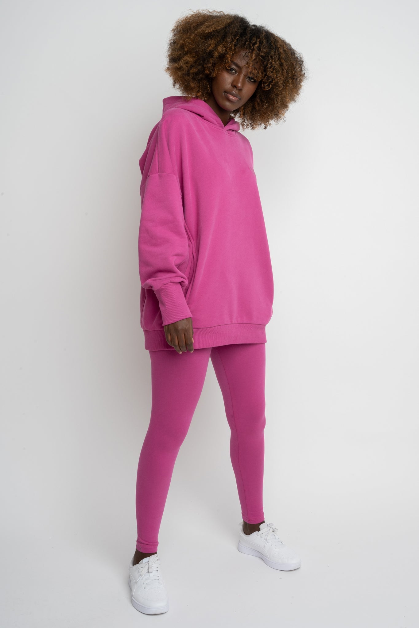 BLUZA OVERSIZE Z KAPTUREM RÓŻOWA- EGERIA