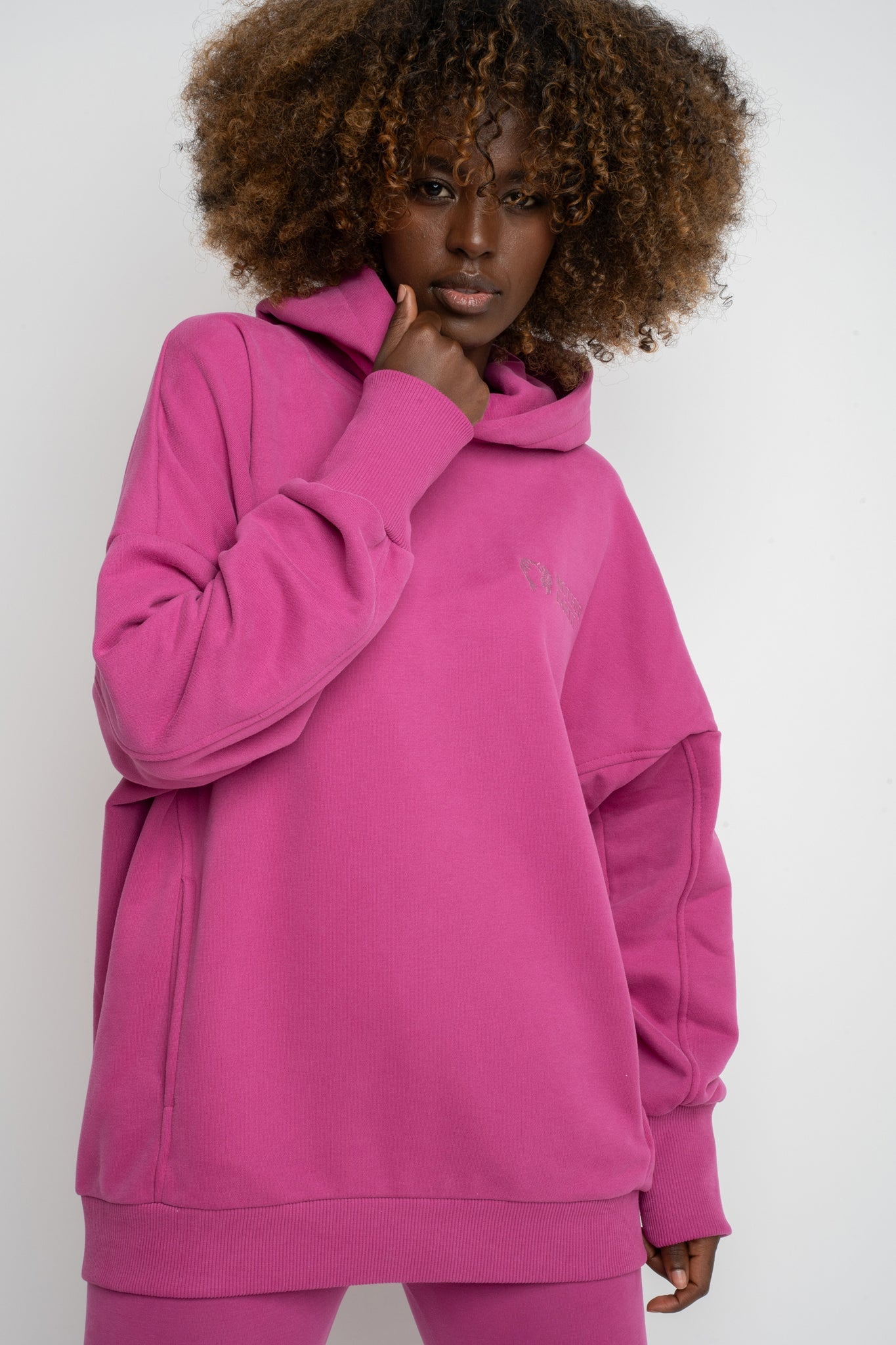 BLUZA OVERSIZE Z KAPTUREM RÓŻOWA- EGERIA