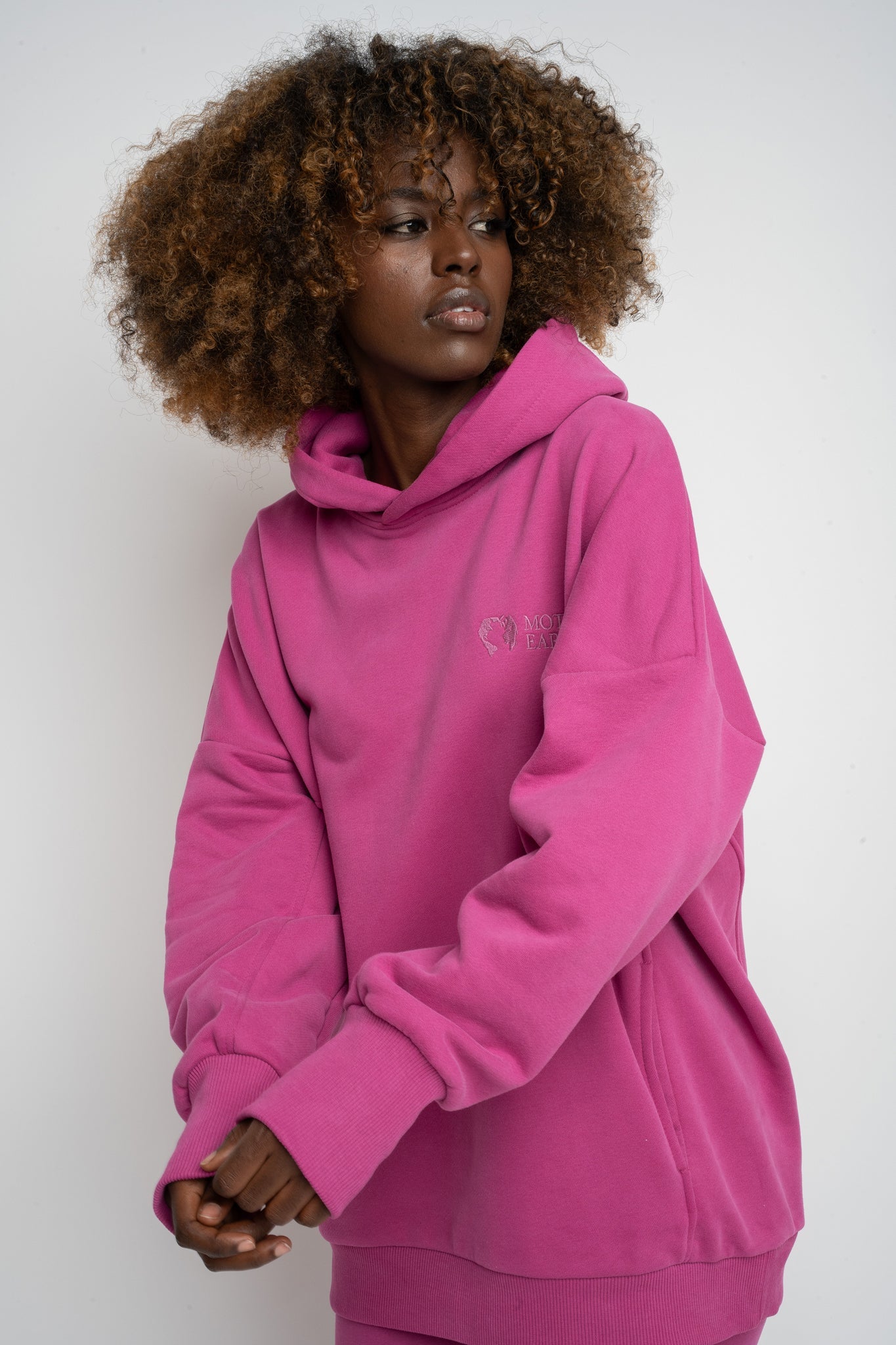 BLUZA OVERSIZE Z KAPTUREM RÓŻOWA- EGERIA