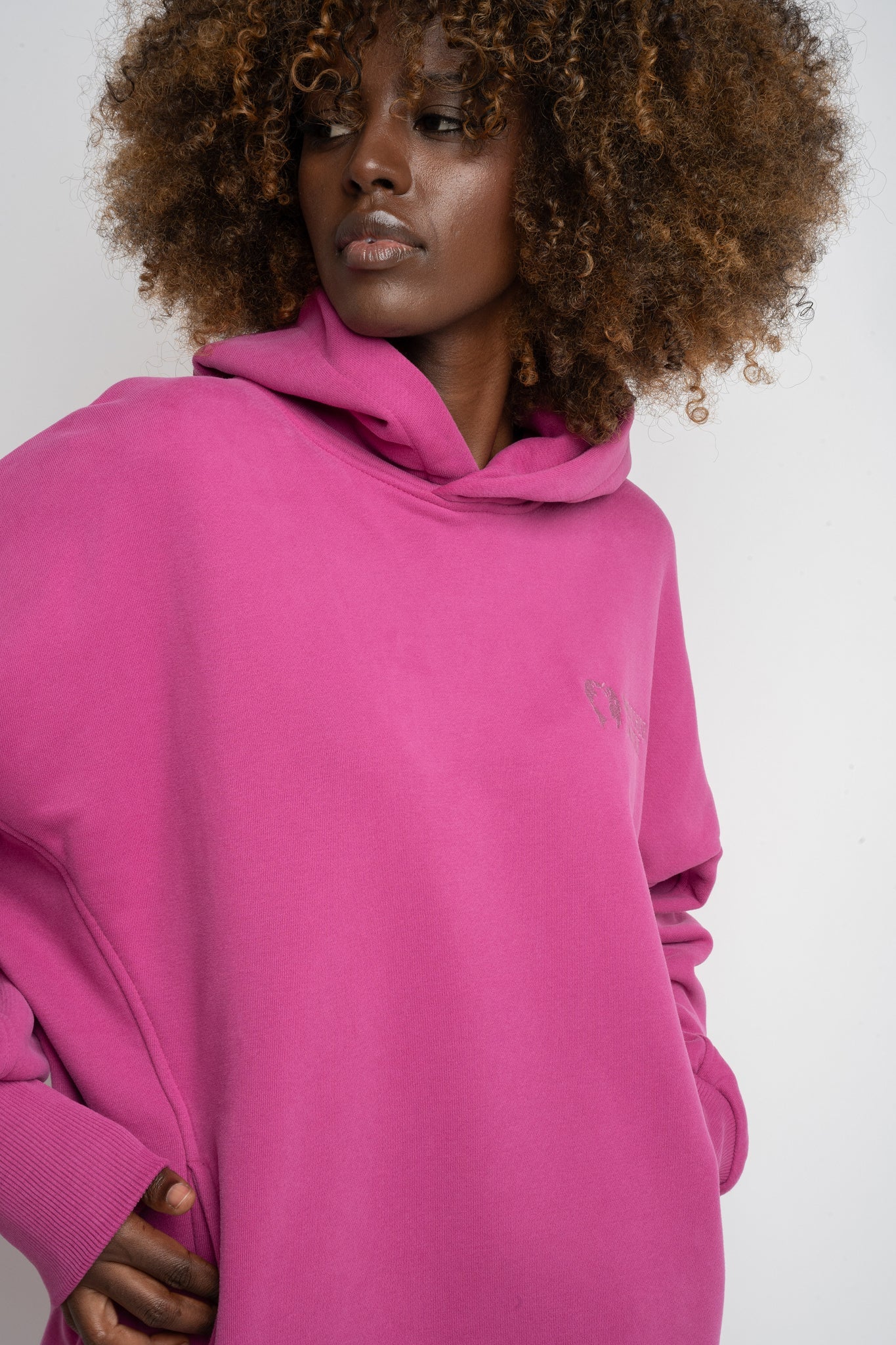 BLUZA OVERSIZE Z KAPTUREM RÓŻOWA- EGERIA