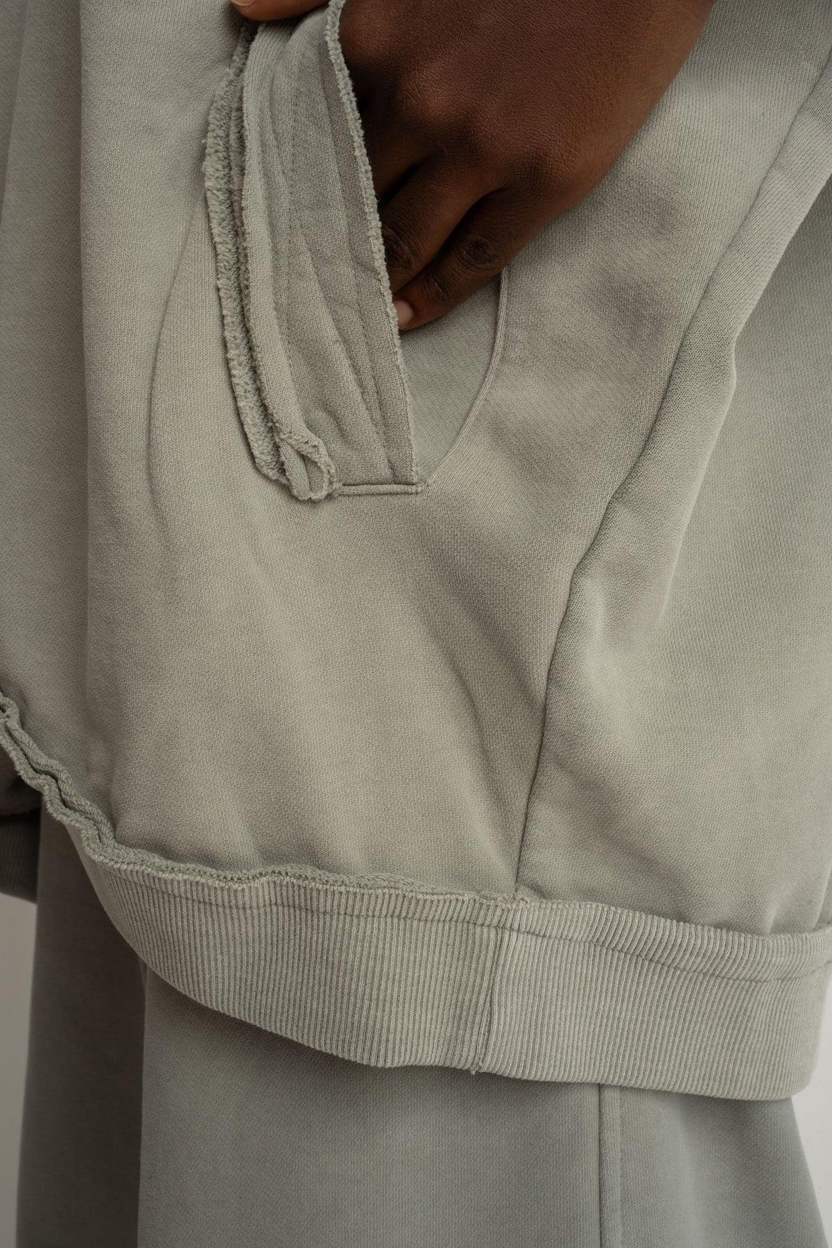 WASHED-EFFECT SWEATSHIRT OLIVE - LUND