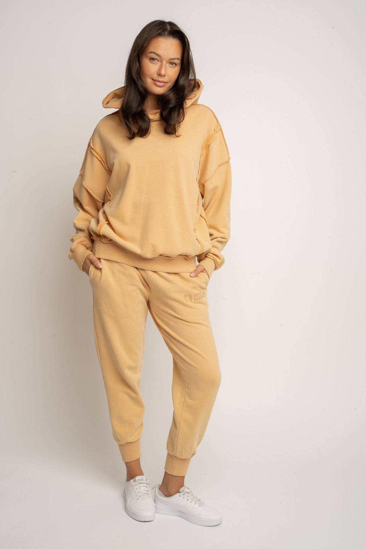 SPODNIE DRESOWE TYPU JOGGER Z EFEKTEM WASHED MUSZTARDOWE - ODENSE