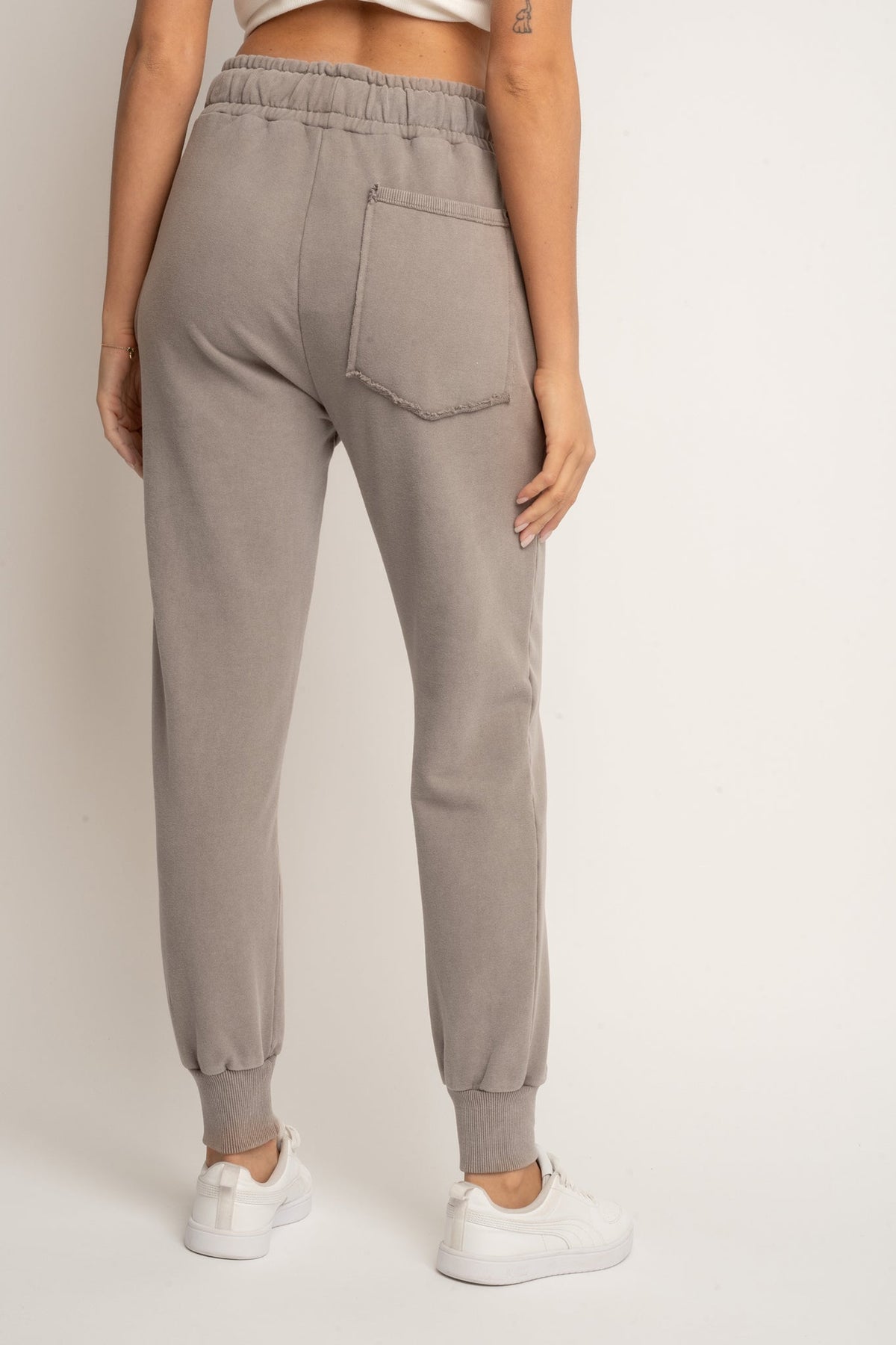 SPODNIE DRESOWE TYPU JOGGER Z EFEKTEM WASHED MOCCA - ODENSE