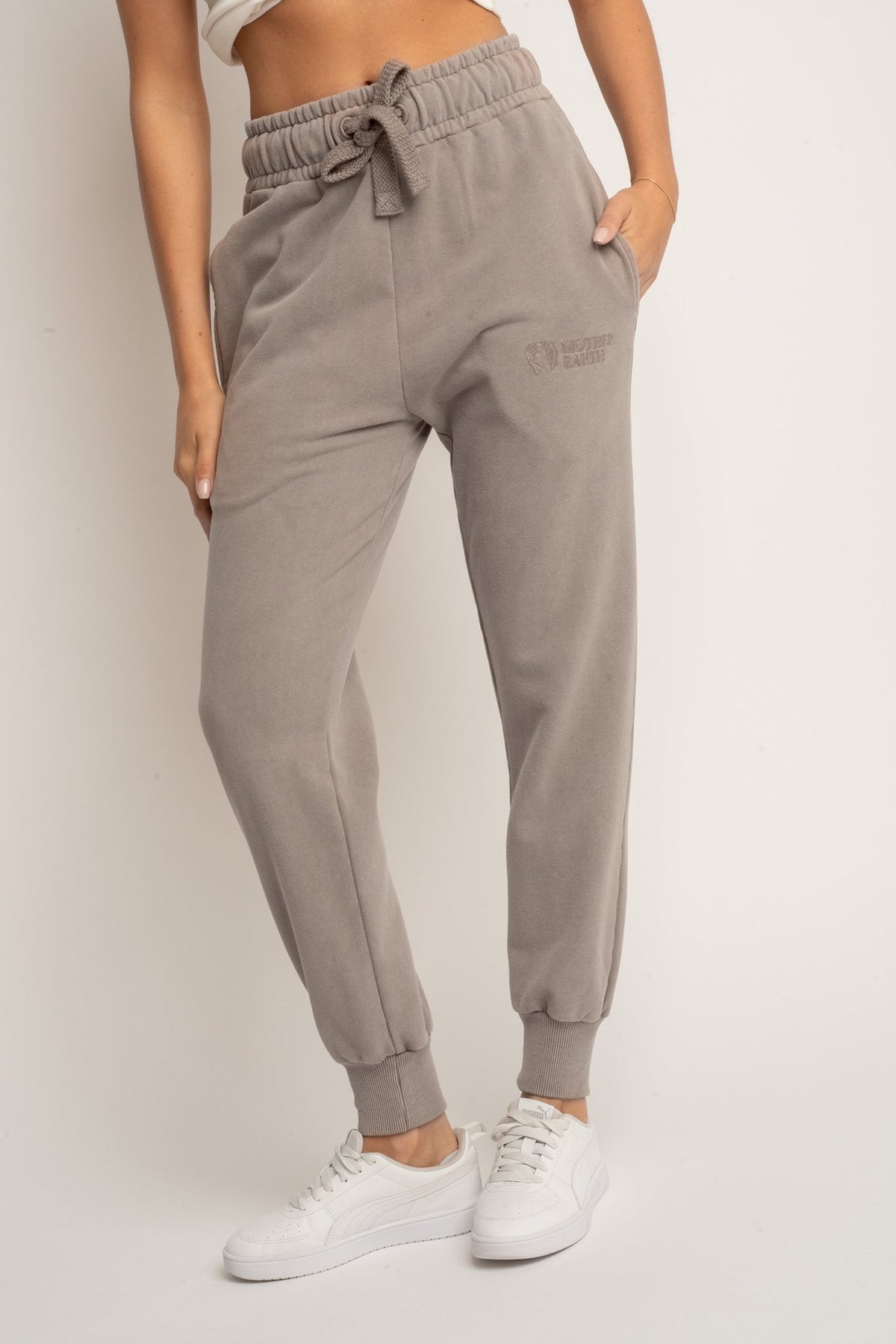 SPODNIE DRESOWE TYPU JOGGER Z EFEKTEM WASHED MOCCA - ODENSE