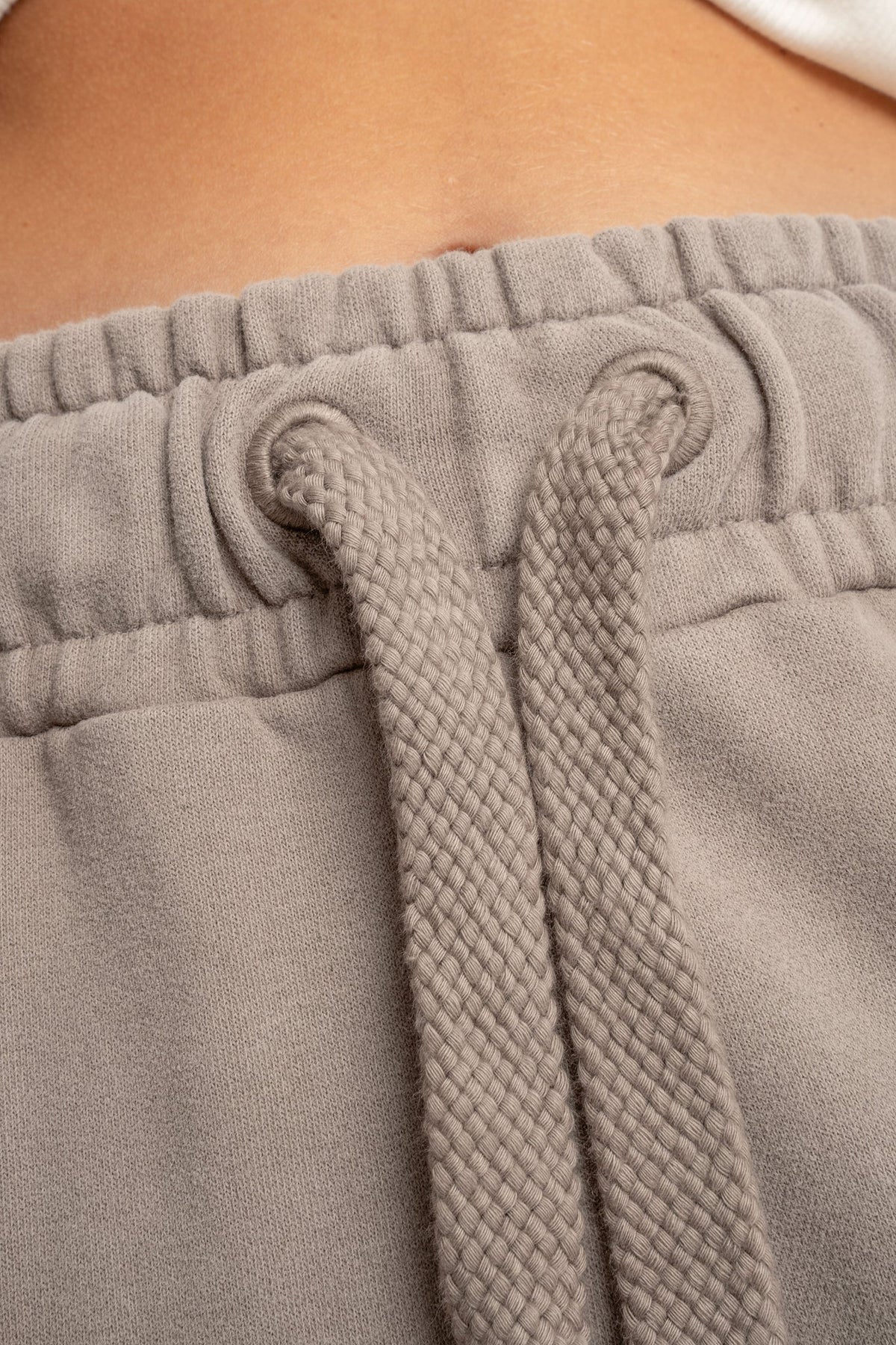 SPODNIE DRESOWE TYPU JOGGER Z EFEKTEM WASHED MOCCA - ODENSE