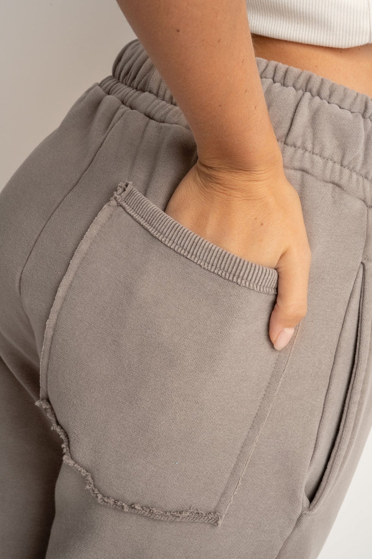 SPODNIE DRESOWE TYPU JOGGER Z EFEKTEM WASHED MOCCA - ODENSE