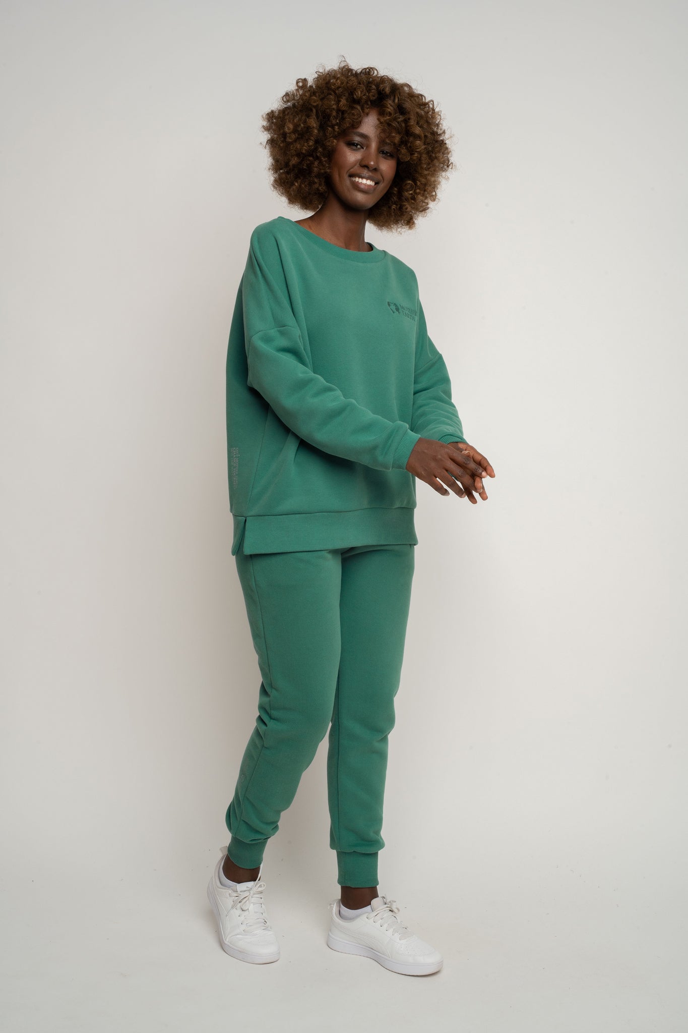 BLUZA OVERSIZE Z SZEROKIM DEKOLTEM ZIELONA - MULL