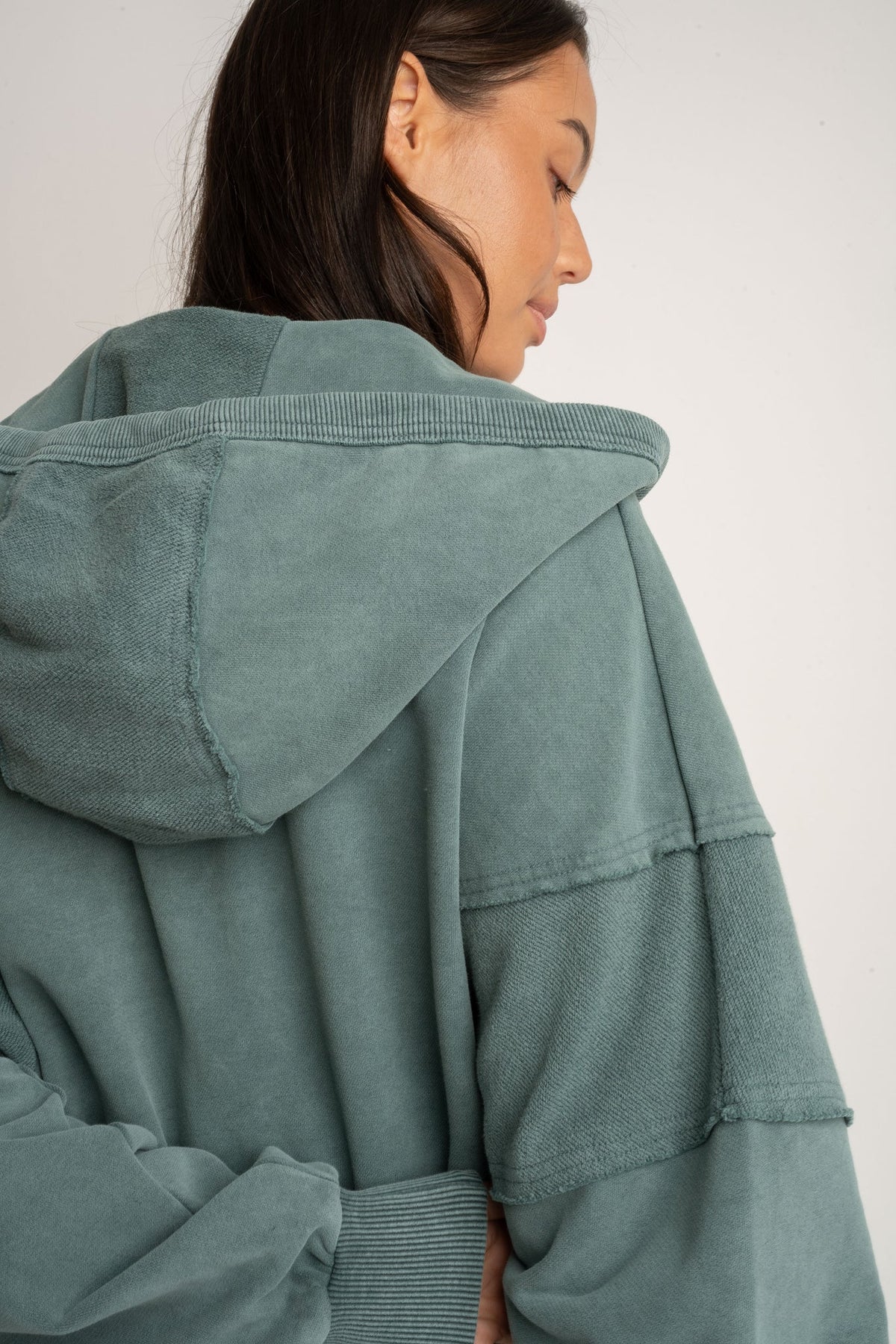 BLUZA OVERSIZE Z KAPTUREM Z EFEKTEM WASHED ZIELONA - TRONDHEIM