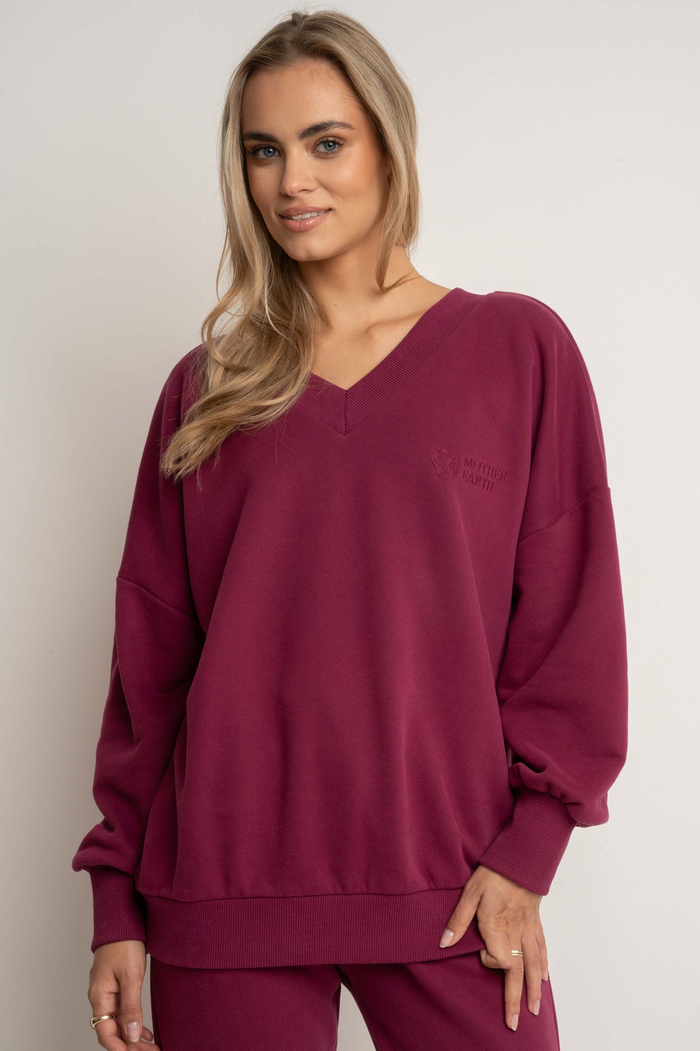 BLUZA Z DEKOLTEM OVERSIZE BURGUNDOWA - BISCOE