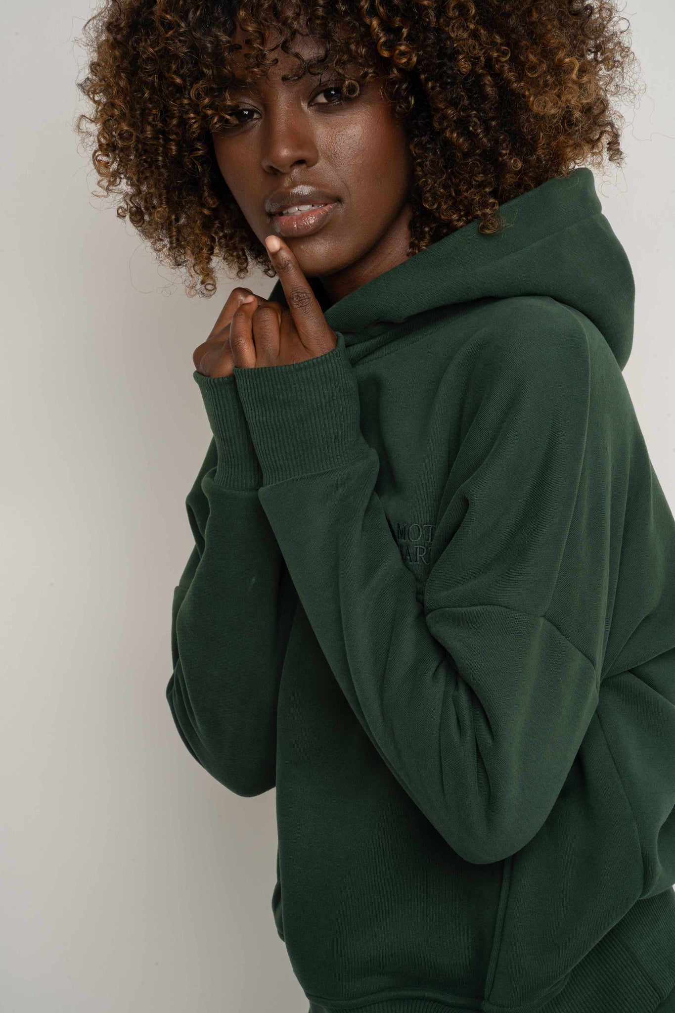 BLUZA Z KAPTUREM CIEMNOZIELONA- MURIA