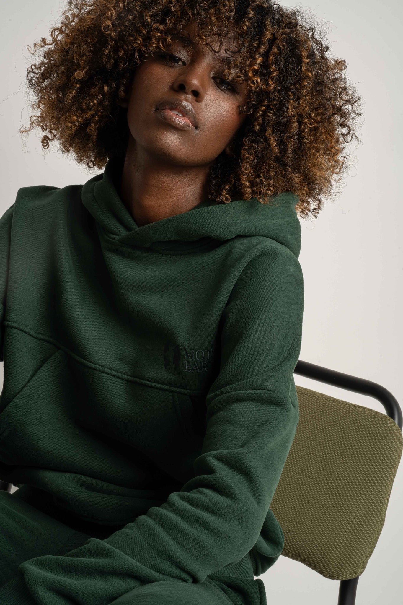 BLUZA Z KAPTUREM CIEMNOZIELONA- MURIA