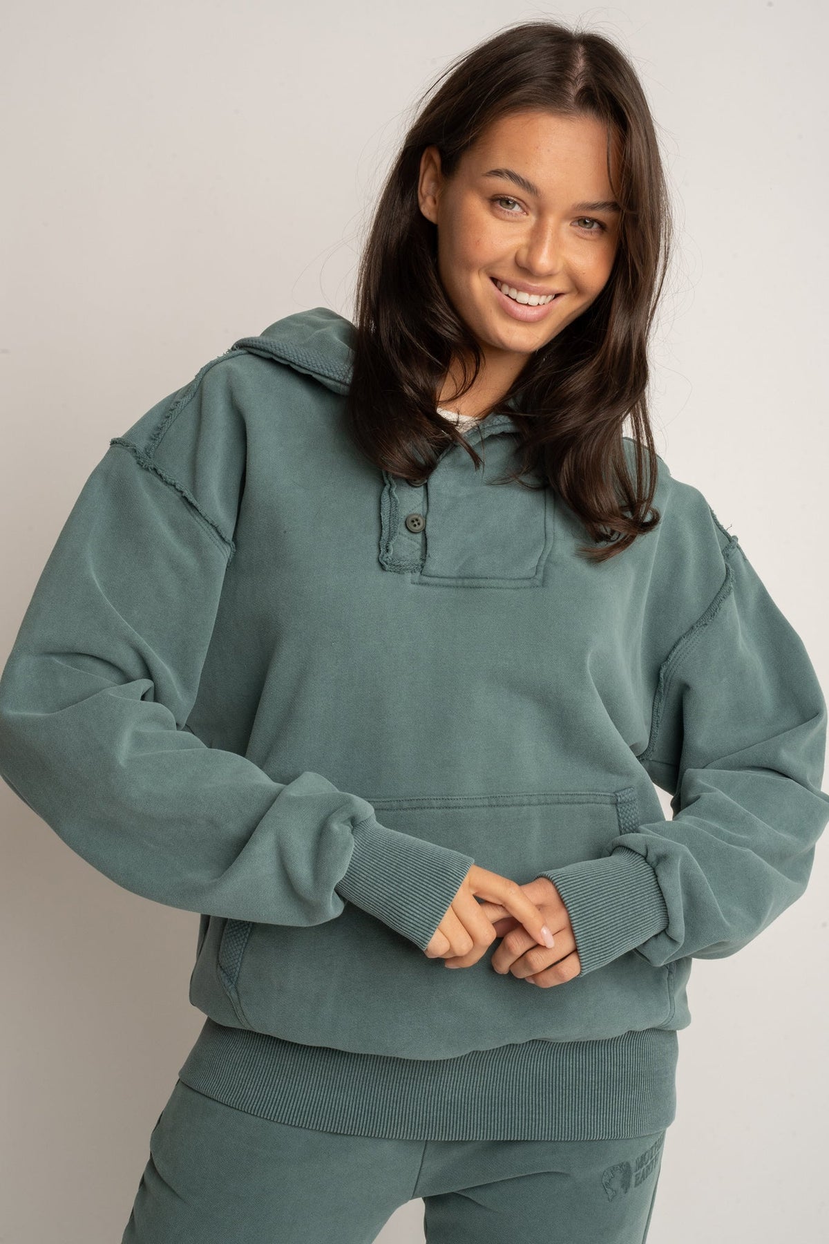 WASHED EFFECT HOODIE GREEN - KUOPIO